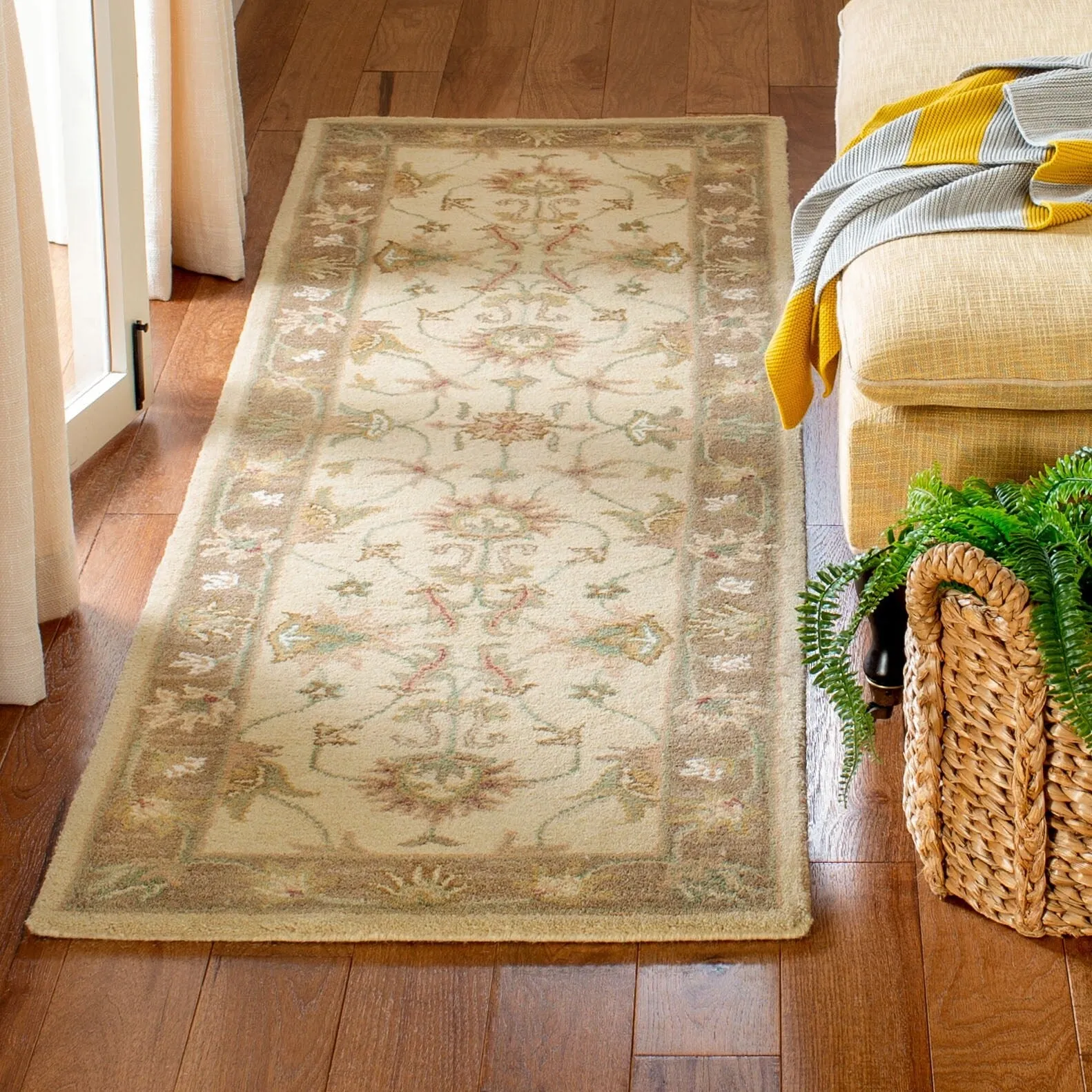 SAFAVIEH Handmade Heritage Kimono Traditional Oriental Wool Rug