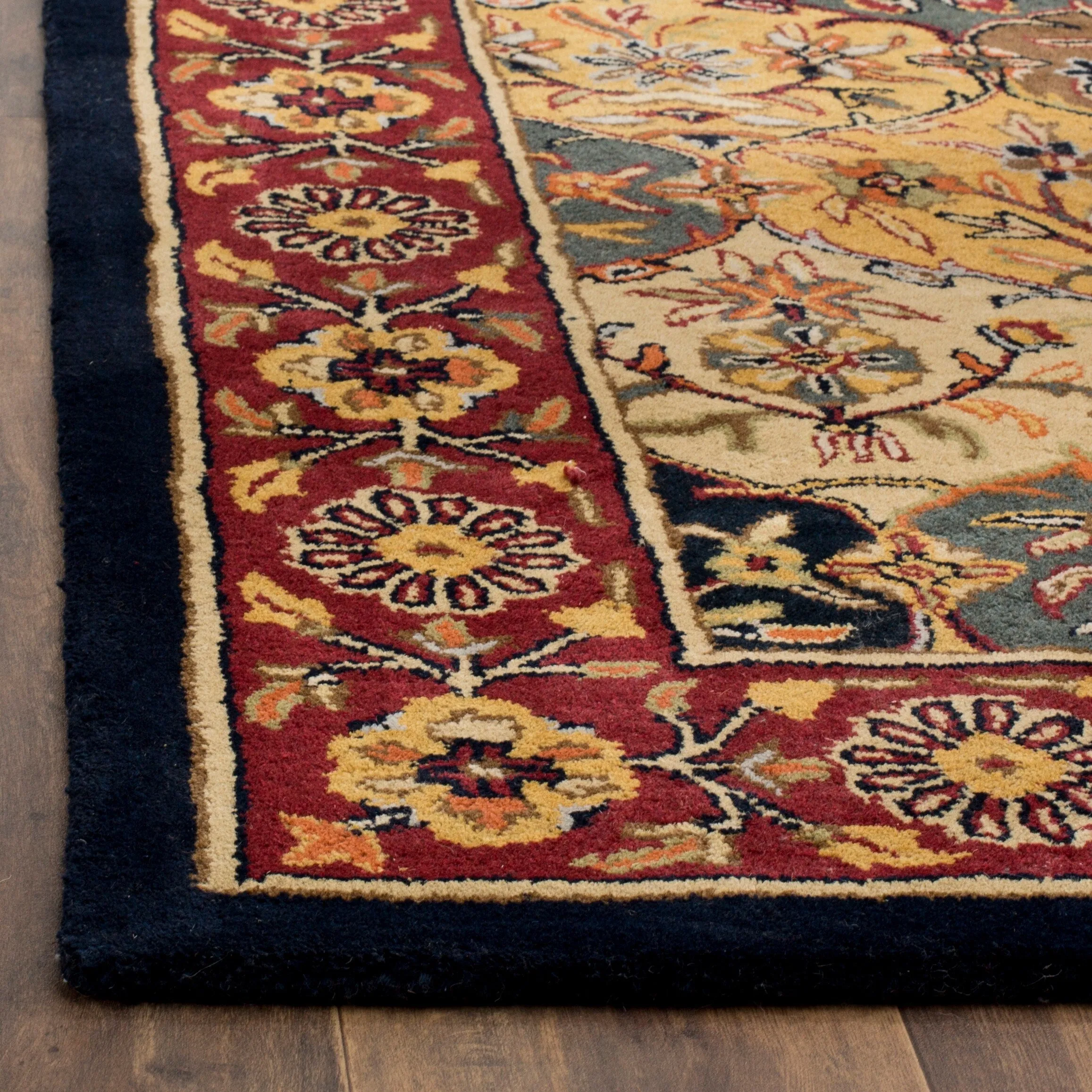 SAFAVIEH Handmade Heritage Square Knot Traditional Oriental Wool Rug