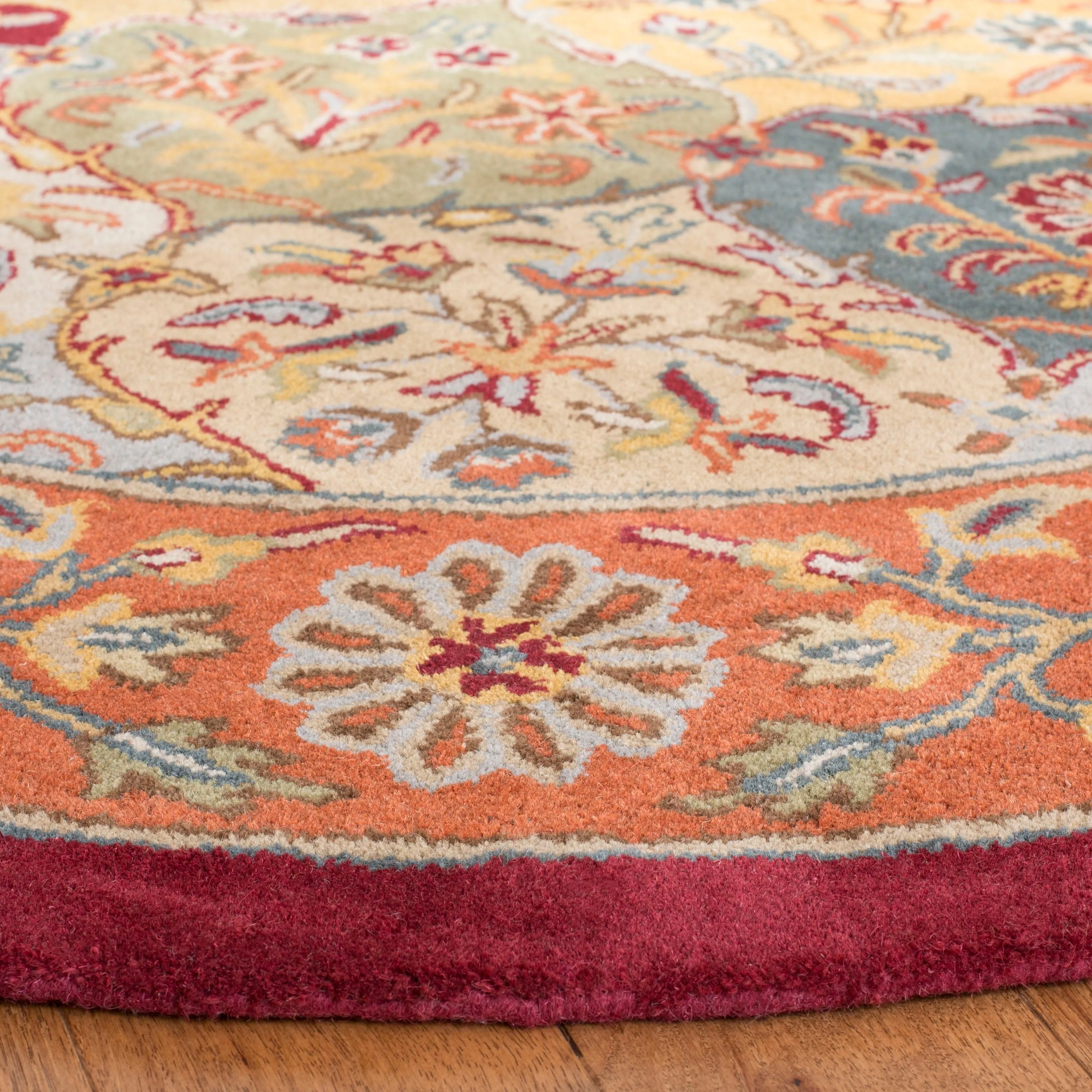 SAFAVIEH Handmade Heritage Square Knot Traditional Oriental Wool Rug