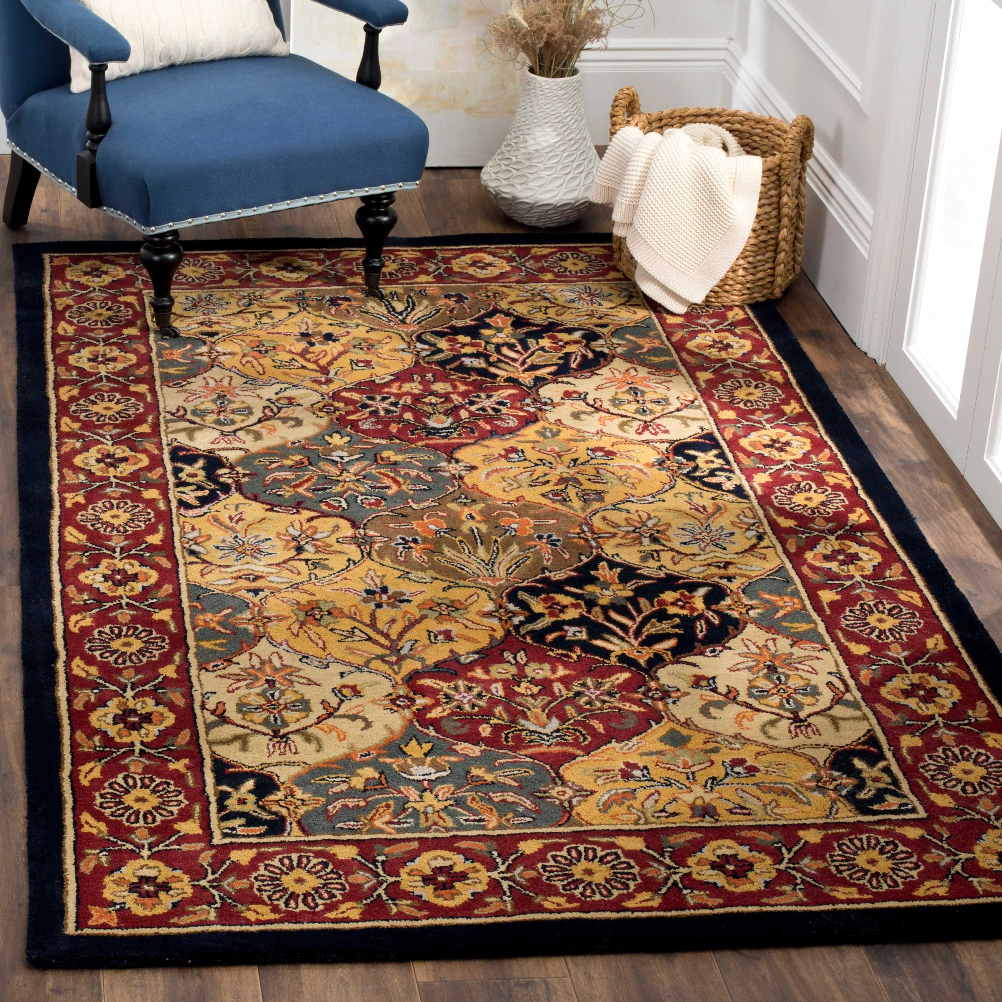 SAFAVIEH Handmade Heritage Square Knot Traditional Oriental Wool Rug