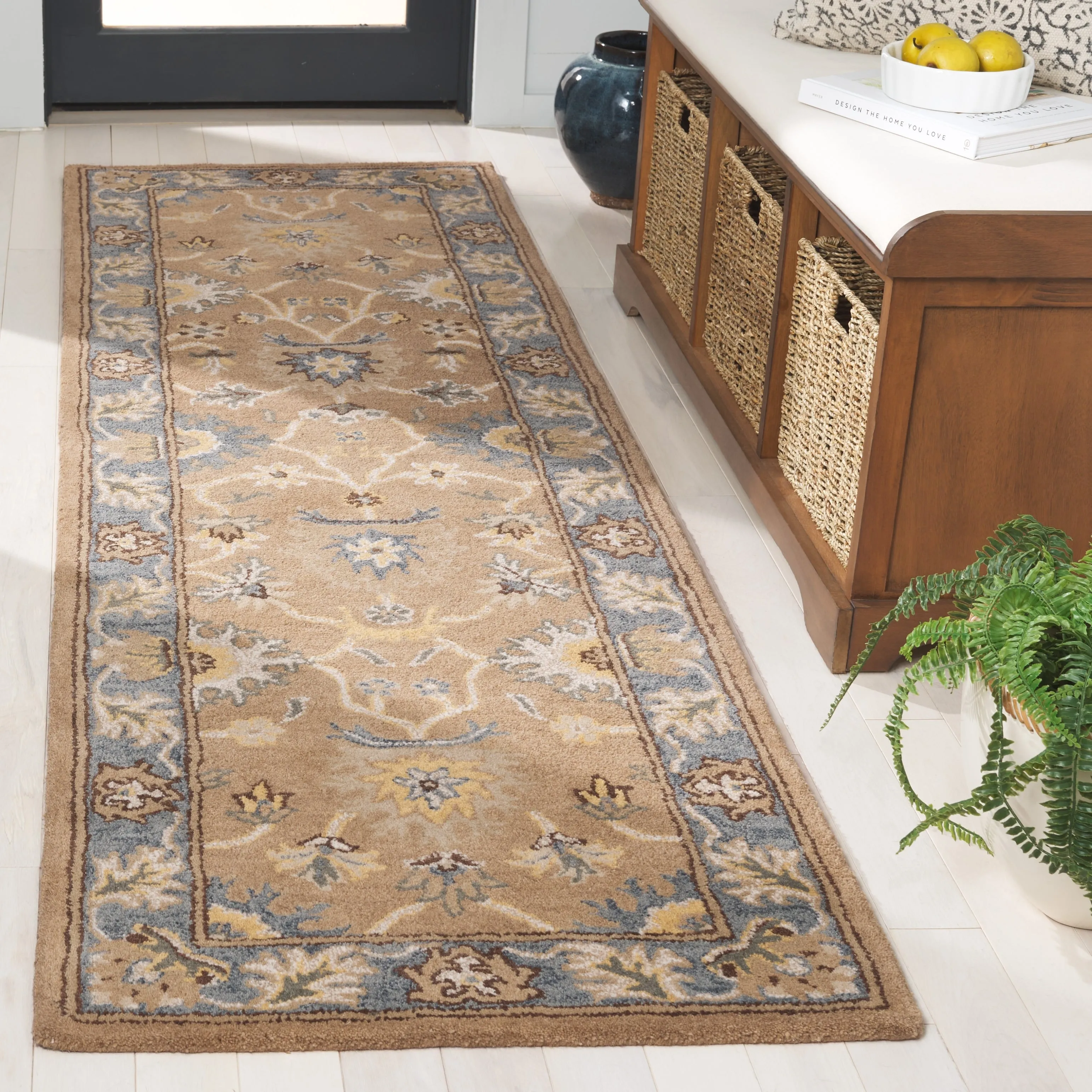 SAFAVIEH Handmade Heritage Truck Traditional Oriental Wool Rug