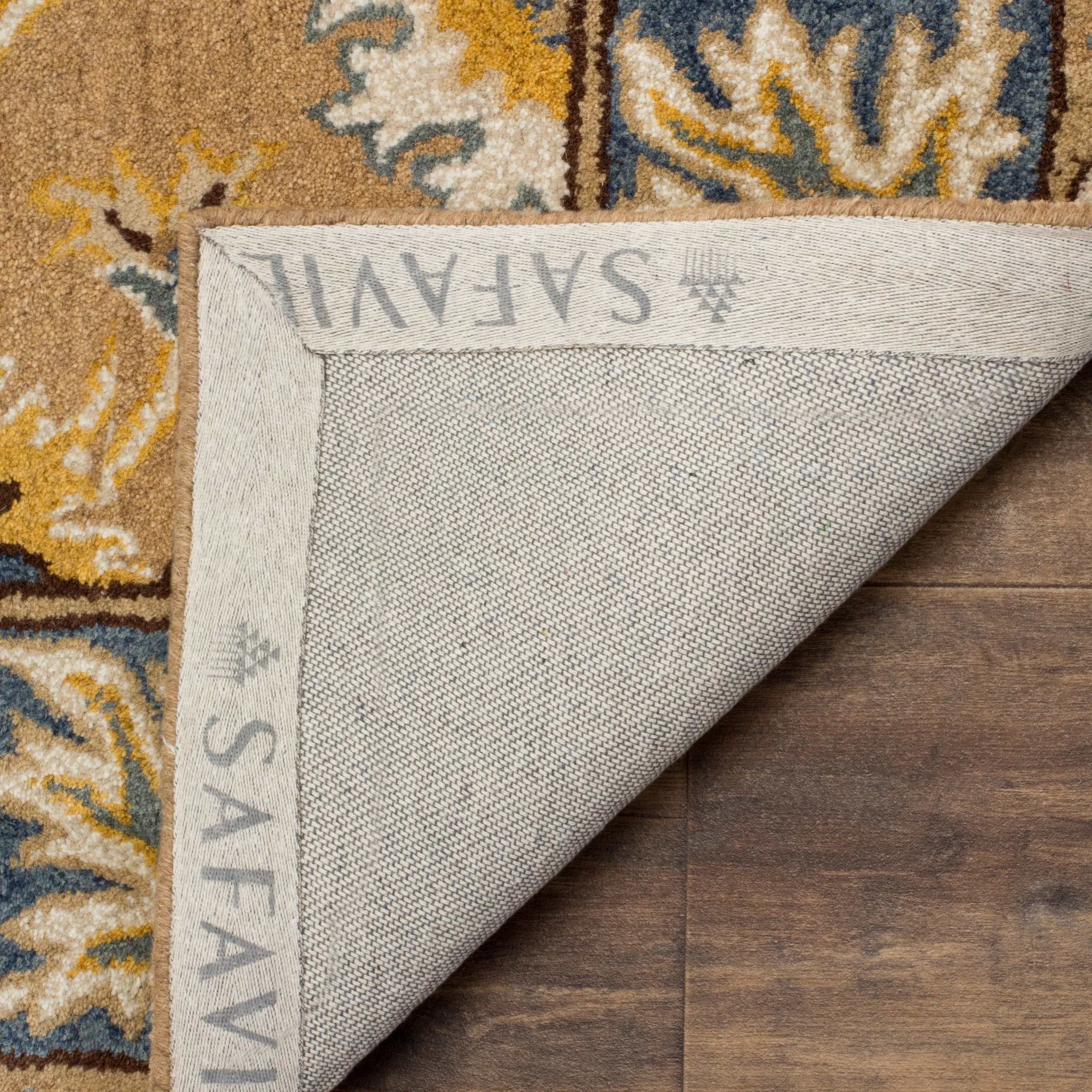 SAFAVIEH Handmade Heritage Truck Traditional Oriental Wool Rug