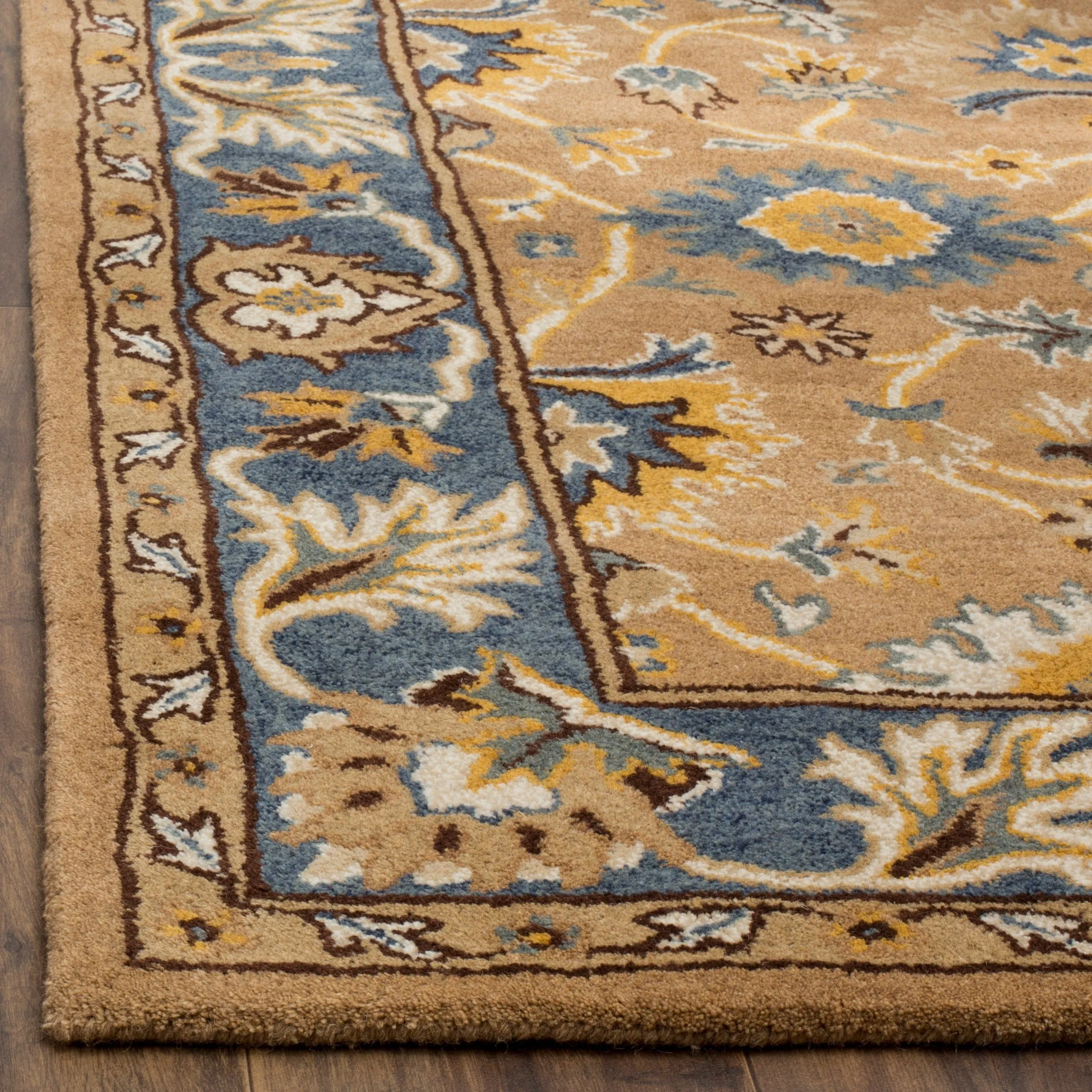 SAFAVIEH Handmade Heritage Truck Traditional Oriental Wool Rug