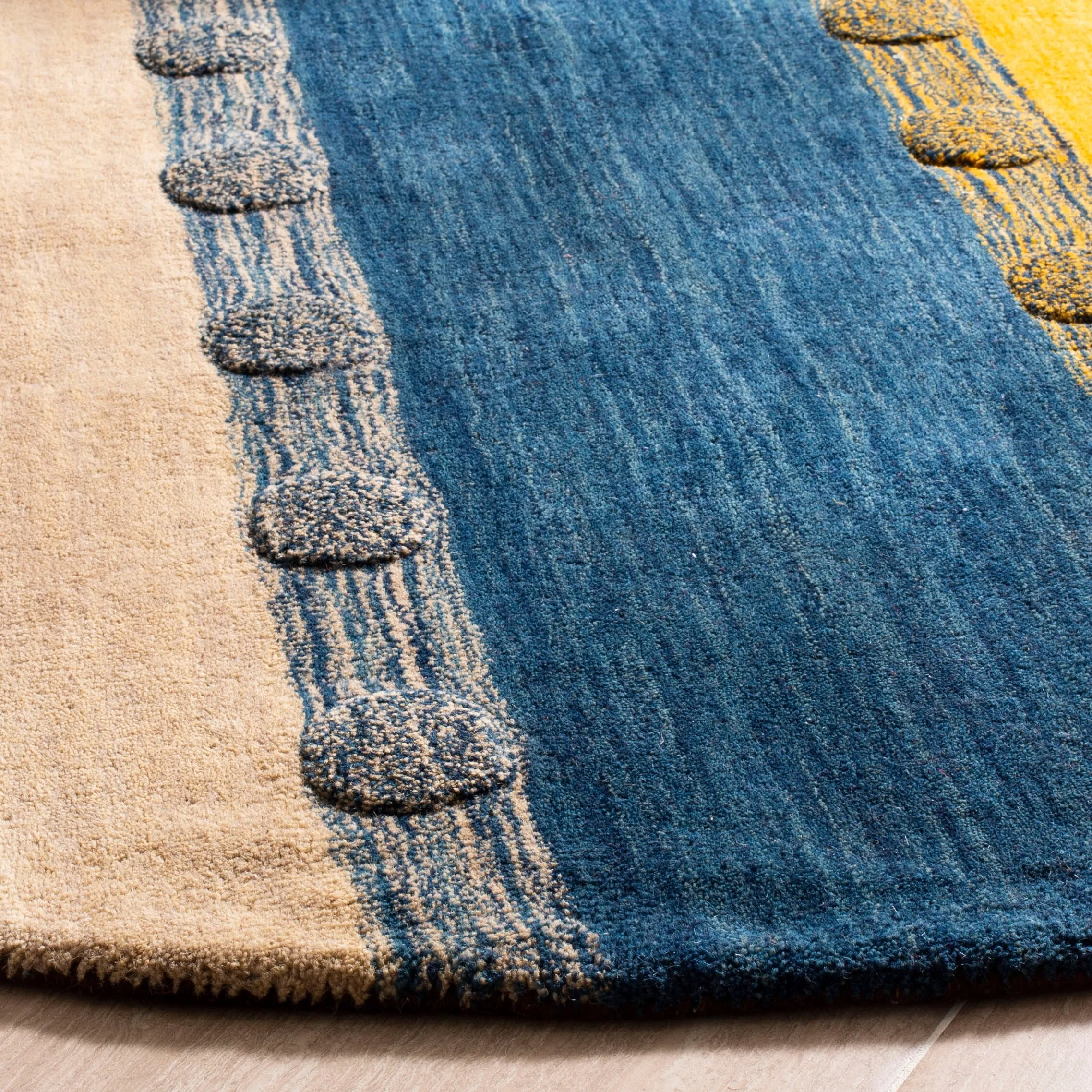 SAFAVIEH Handmade Himalaya Poppy Field Modern Wool Rug