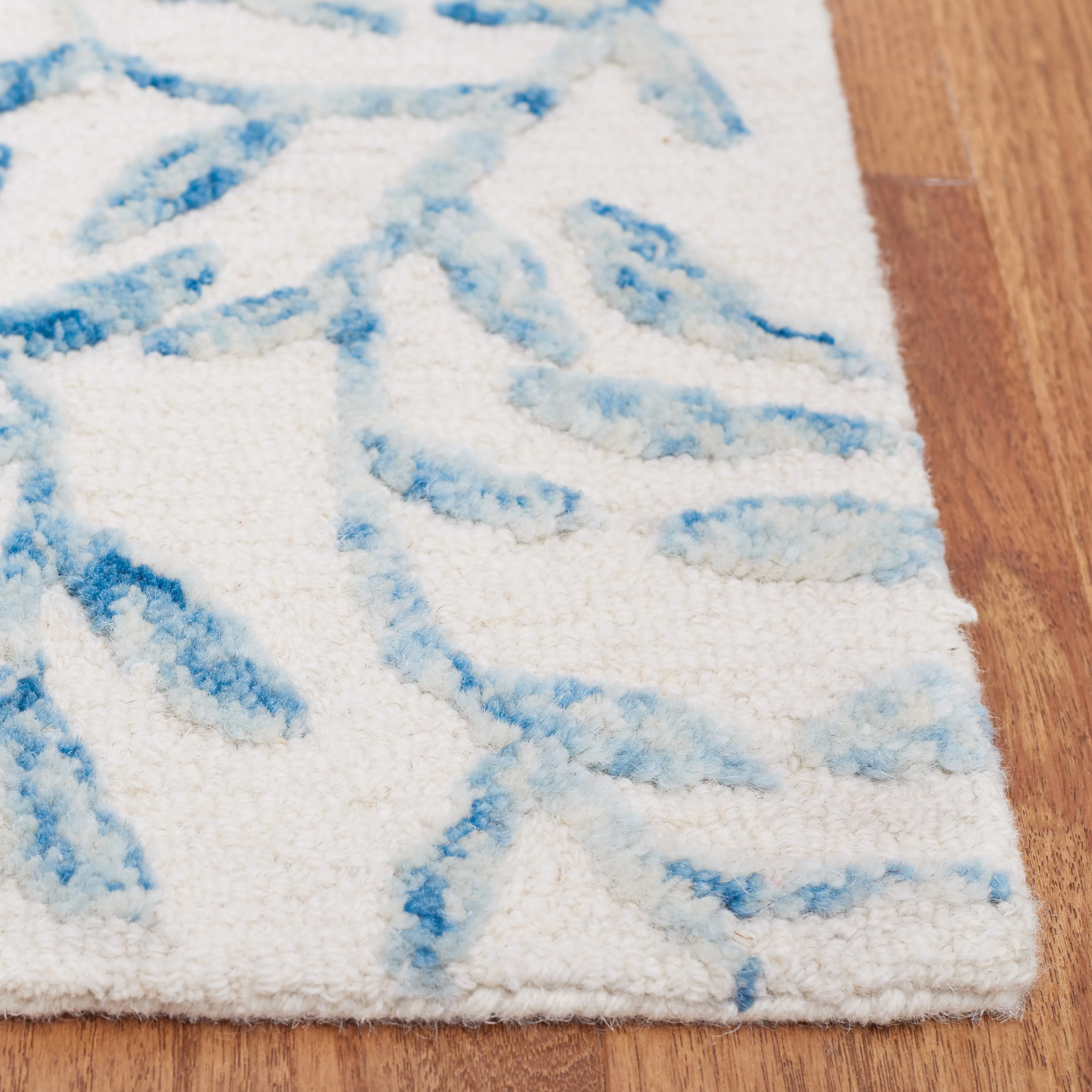 SAFAVIEH Handmade Jardin Beatricea Country Wool Rug