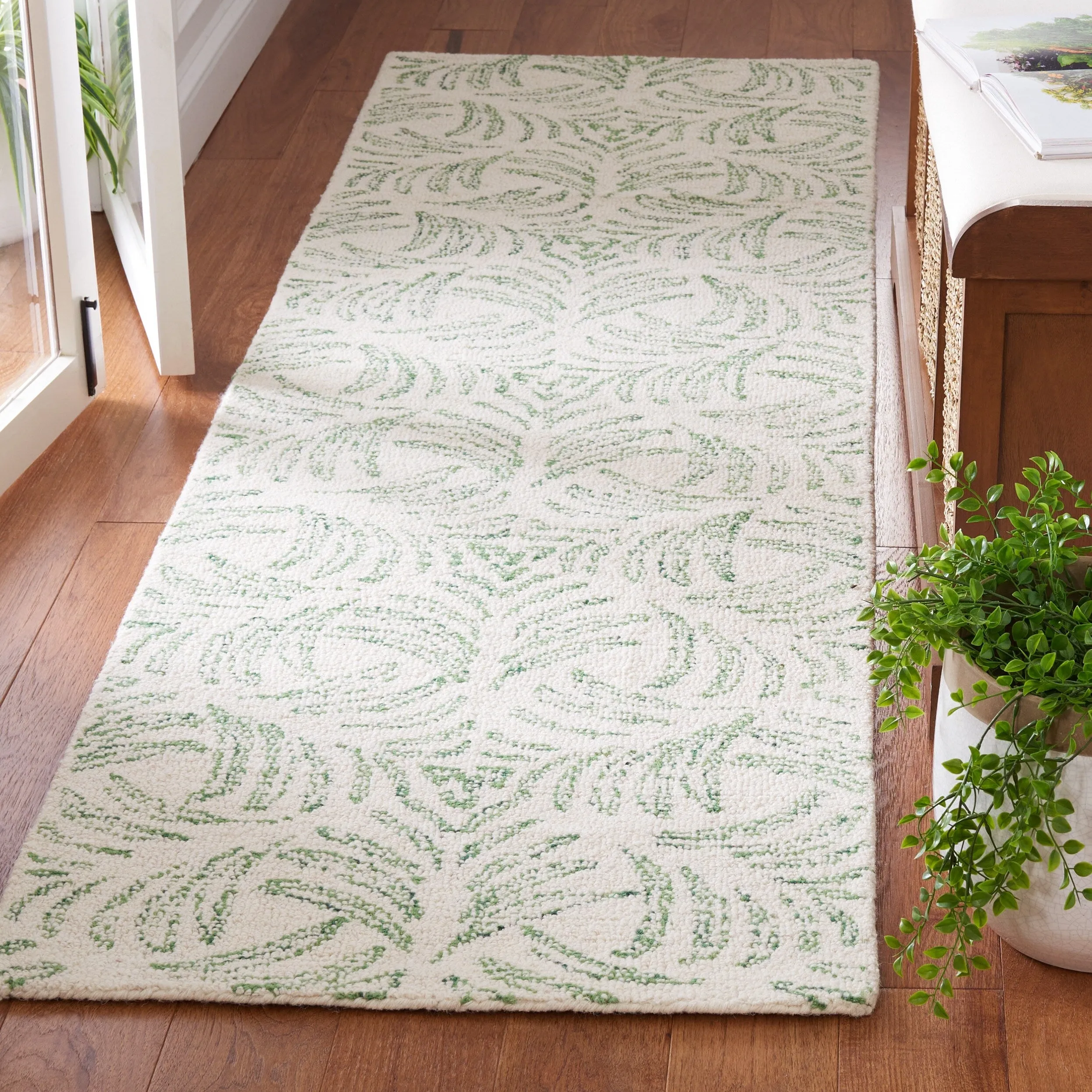 SAFAVIEH Handmade Jardin Hazan Wool Rug