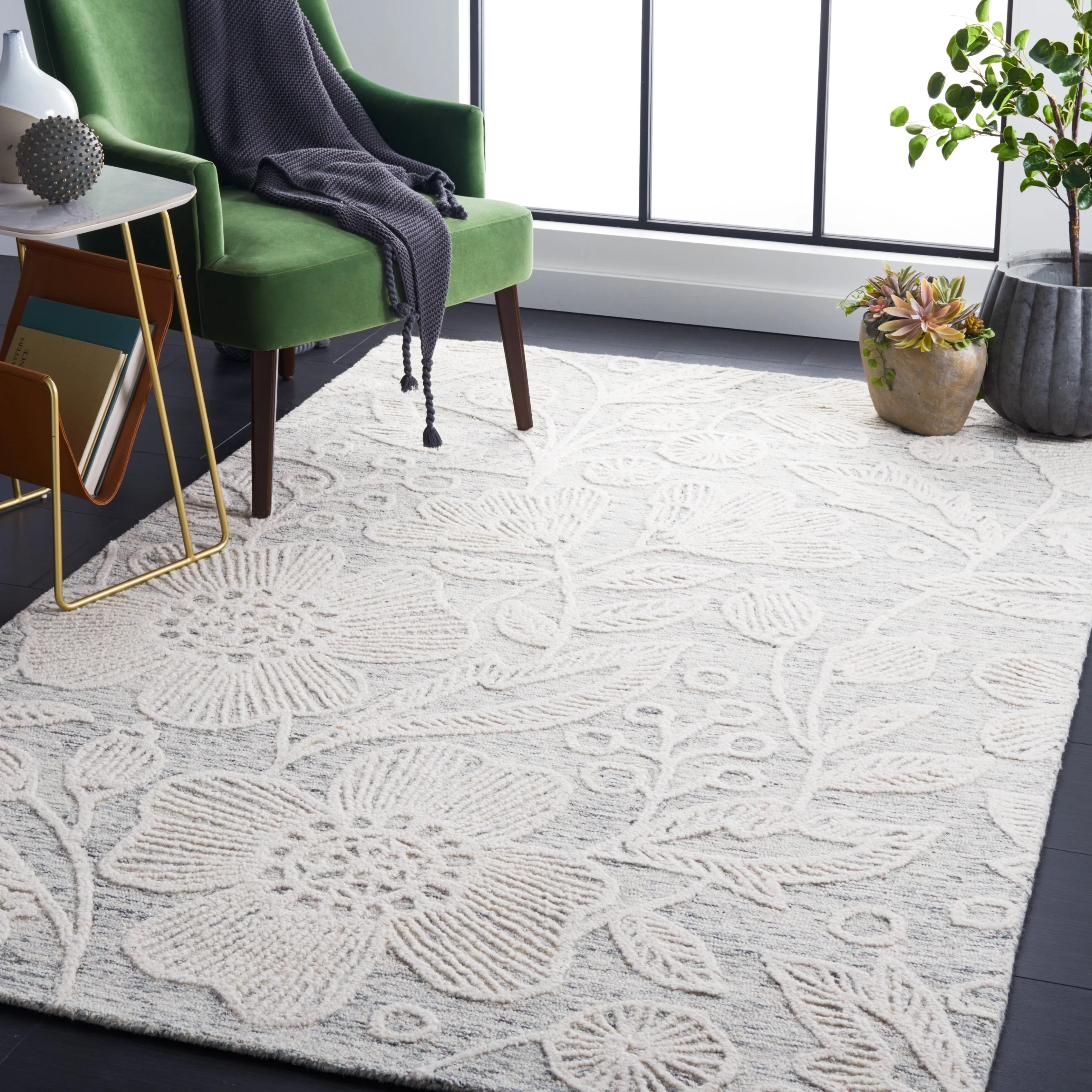 SAFAVIEH Handmade Jardin Kathe Floral Wool Rug