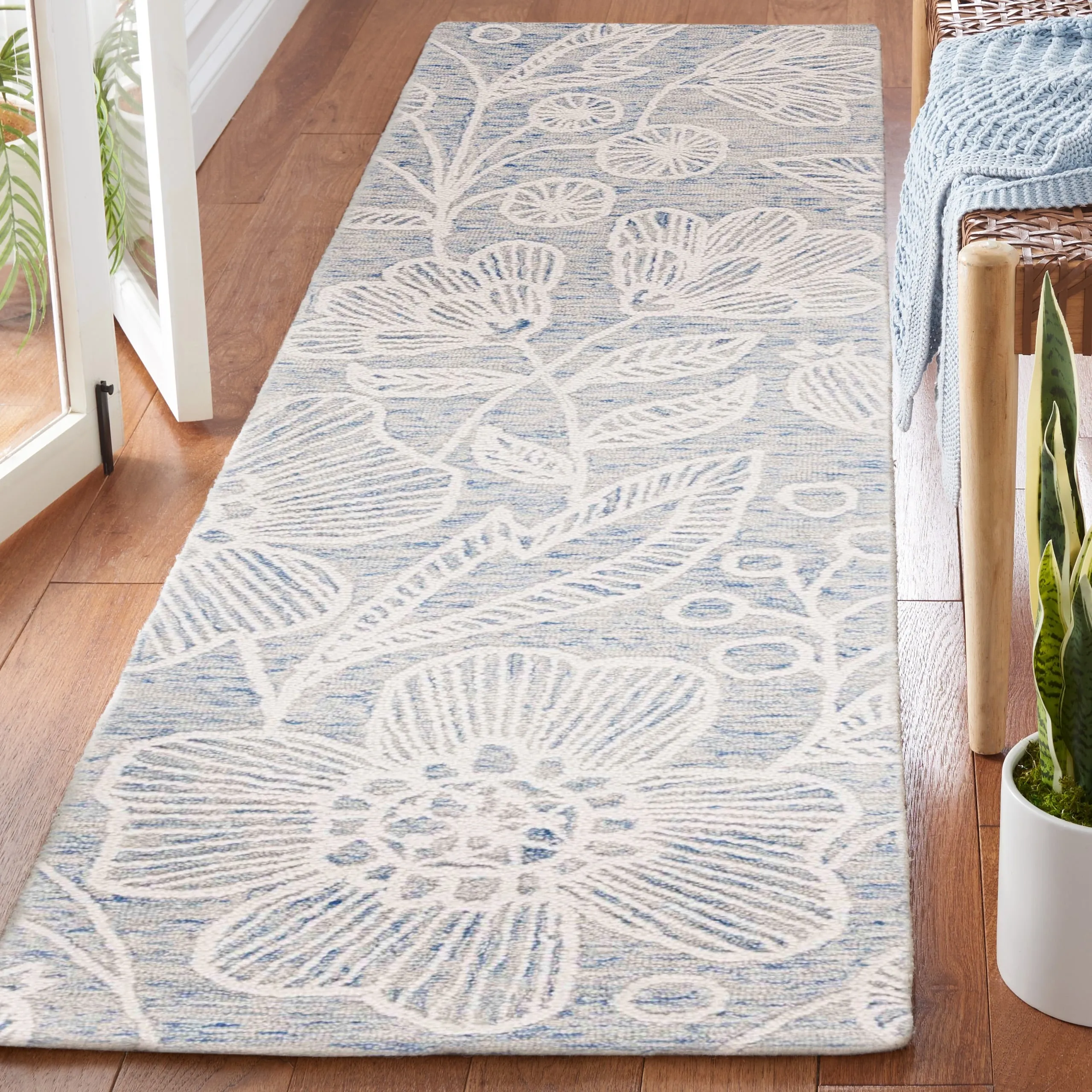 SAFAVIEH Handmade Jardin Kathe Floral Wool Rug