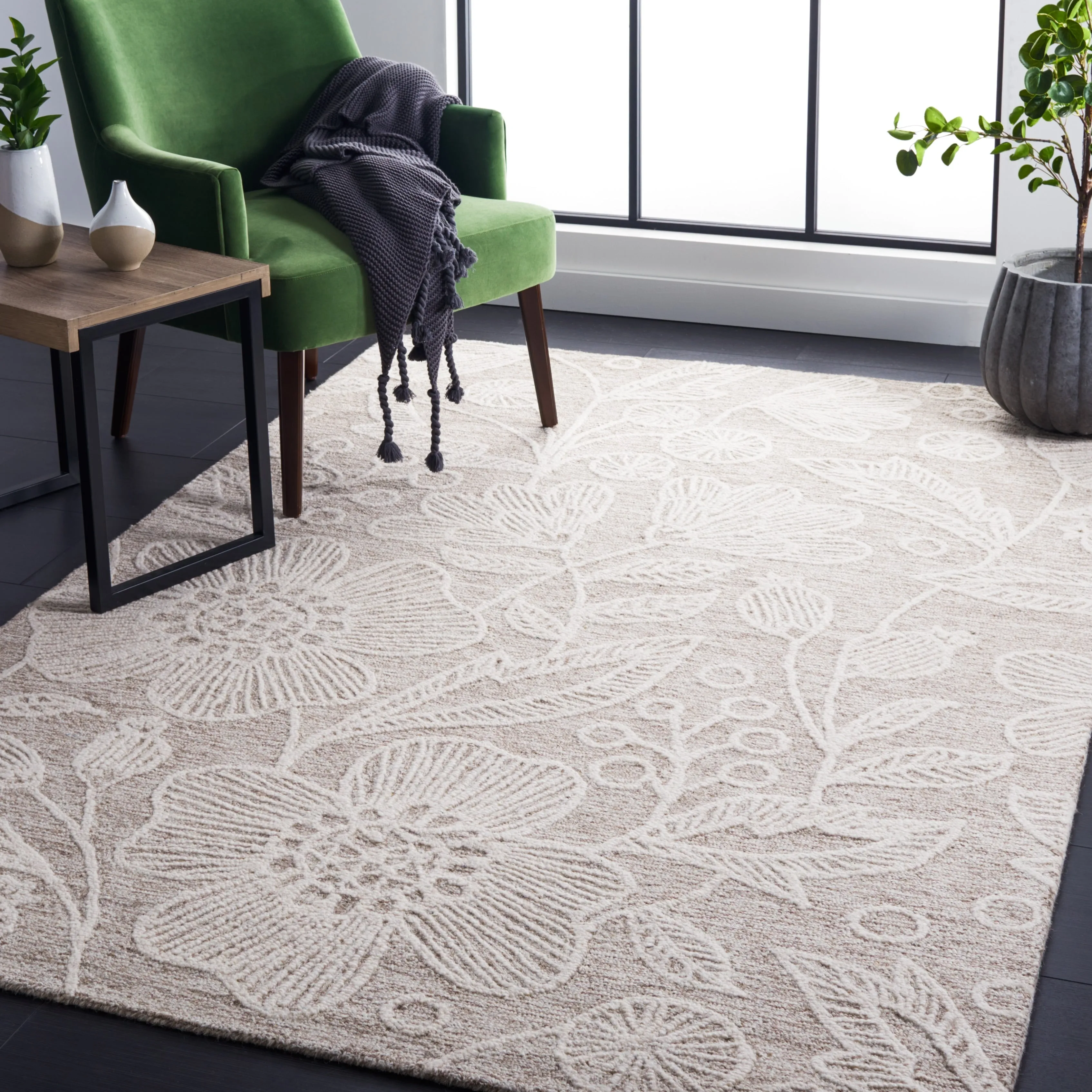 SAFAVIEH Handmade Jardin Kathe Floral Wool Rug