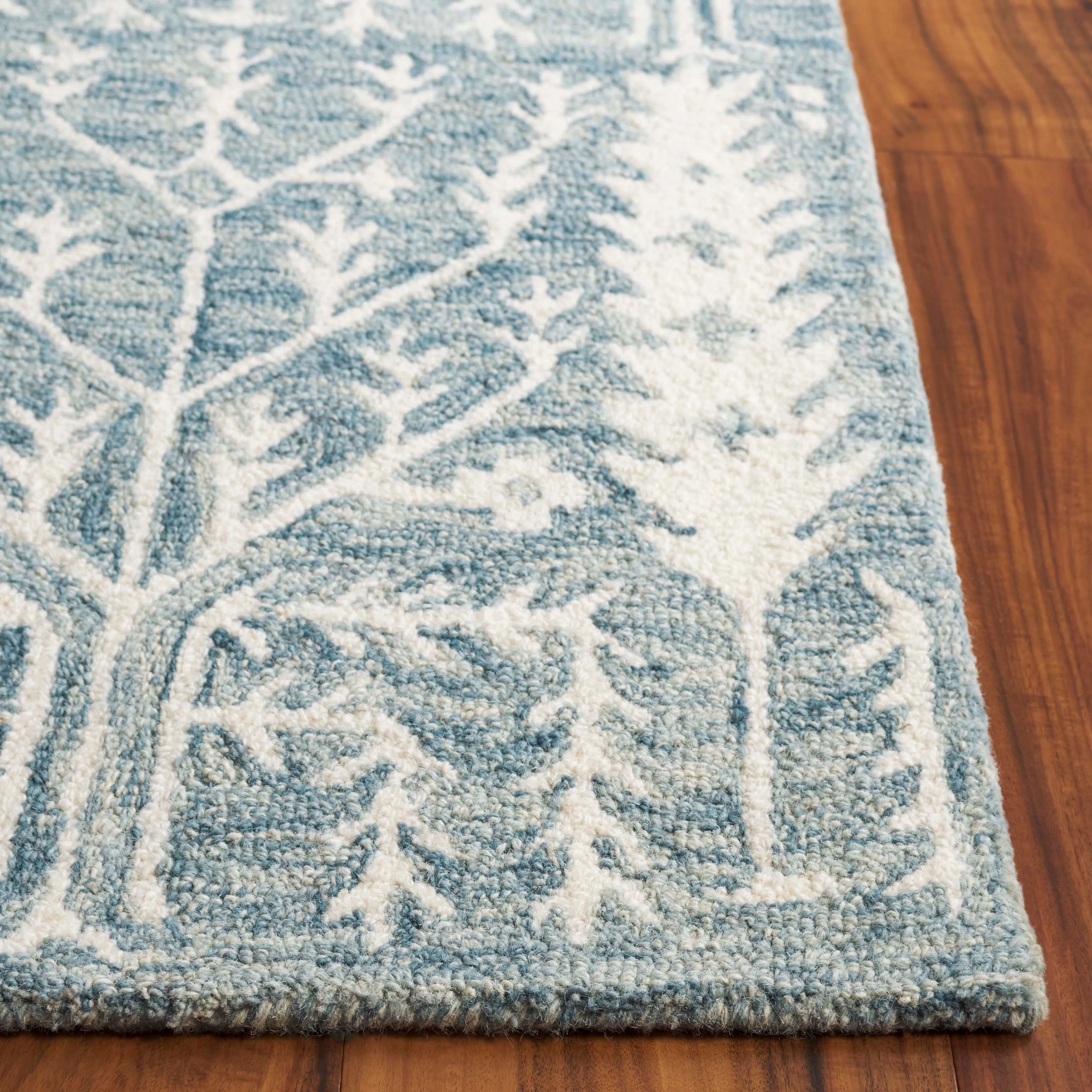 SAFAVIEH Handmade Jardin Timotea Wool Rug