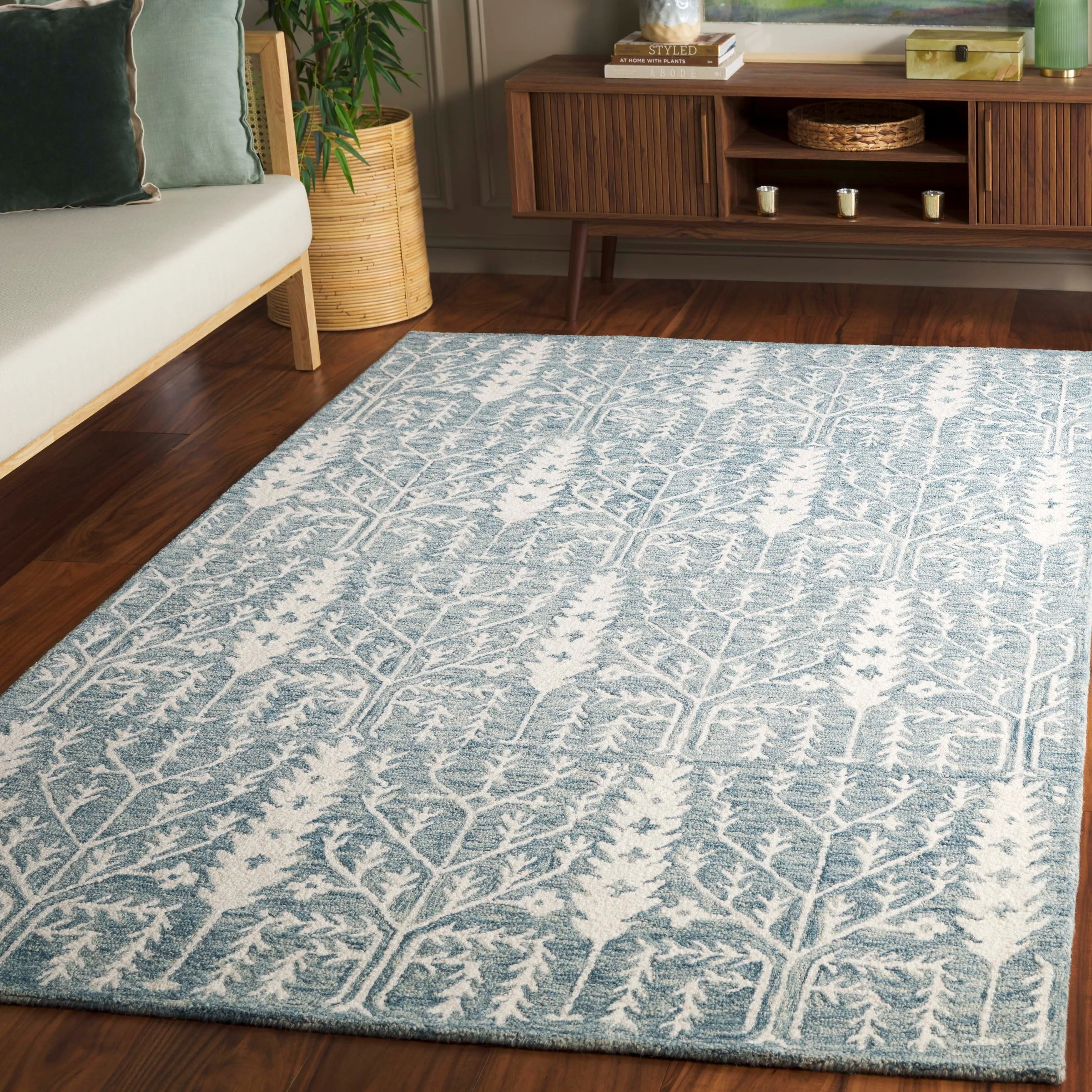 SAFAVIEH Handmade Jardin Timotea Wool Rug