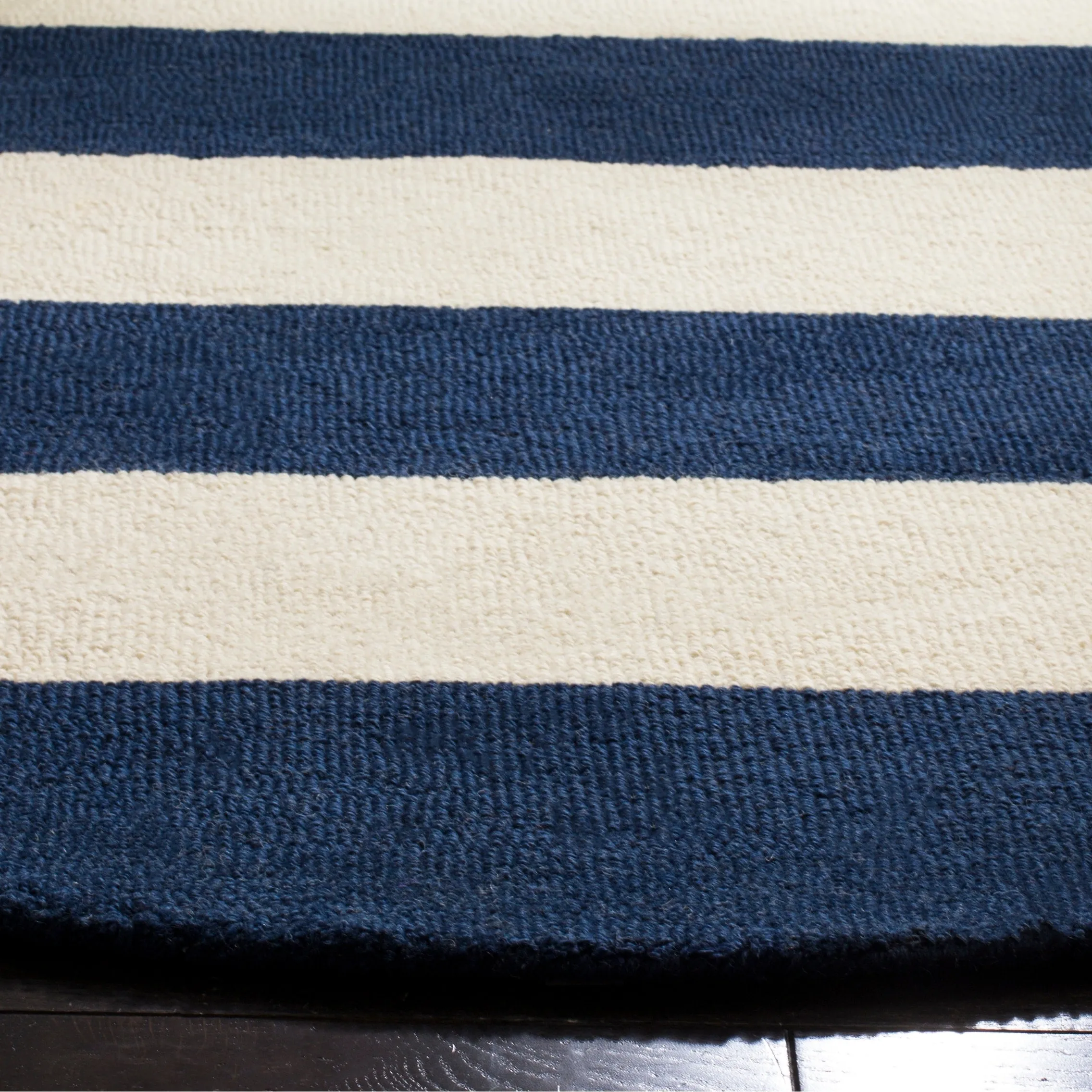 SAFAVIEH Handmade Kids Destiney Stripe Wool Rug