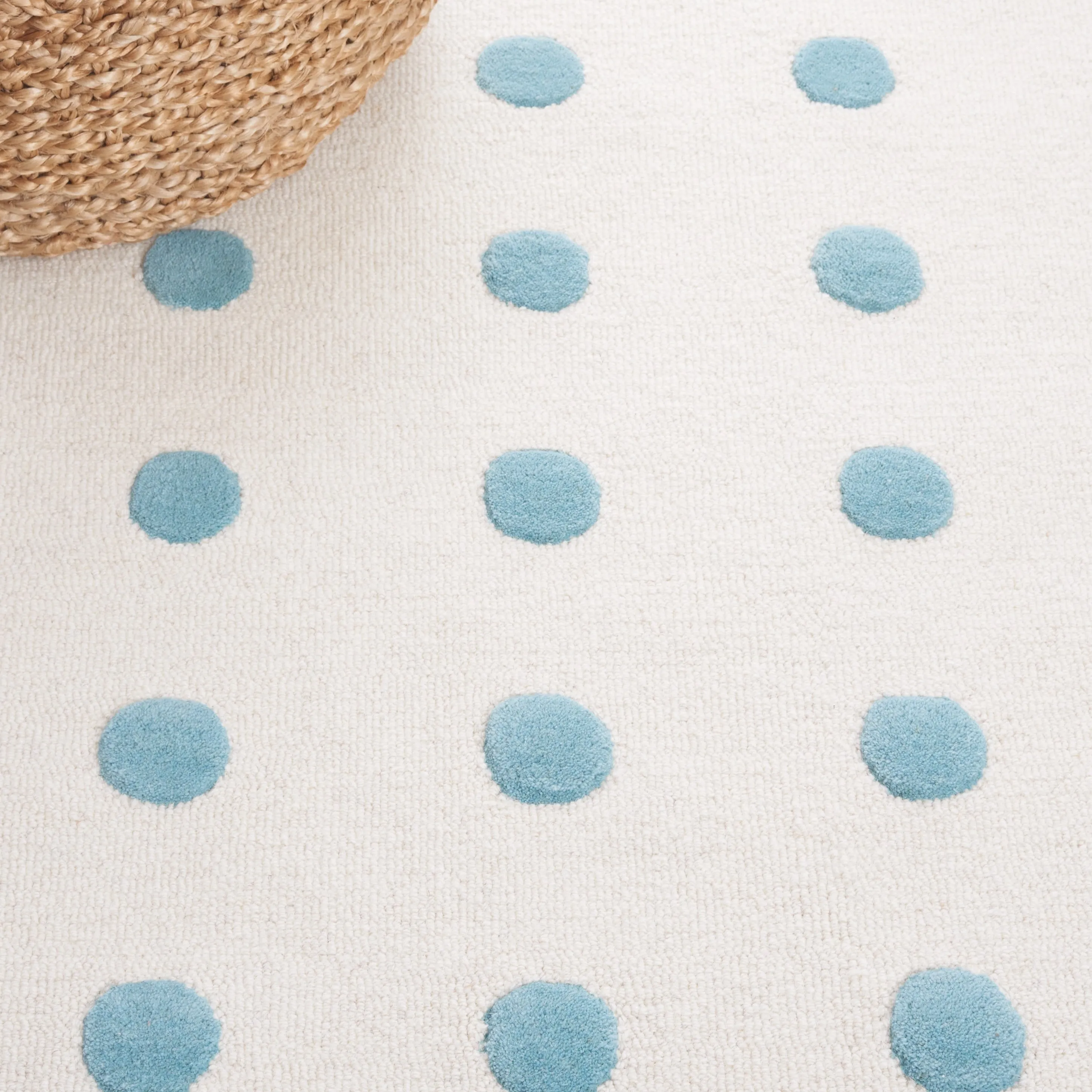 SAFAVIEH Handmade Kids Kinsey Dots Wool Rug