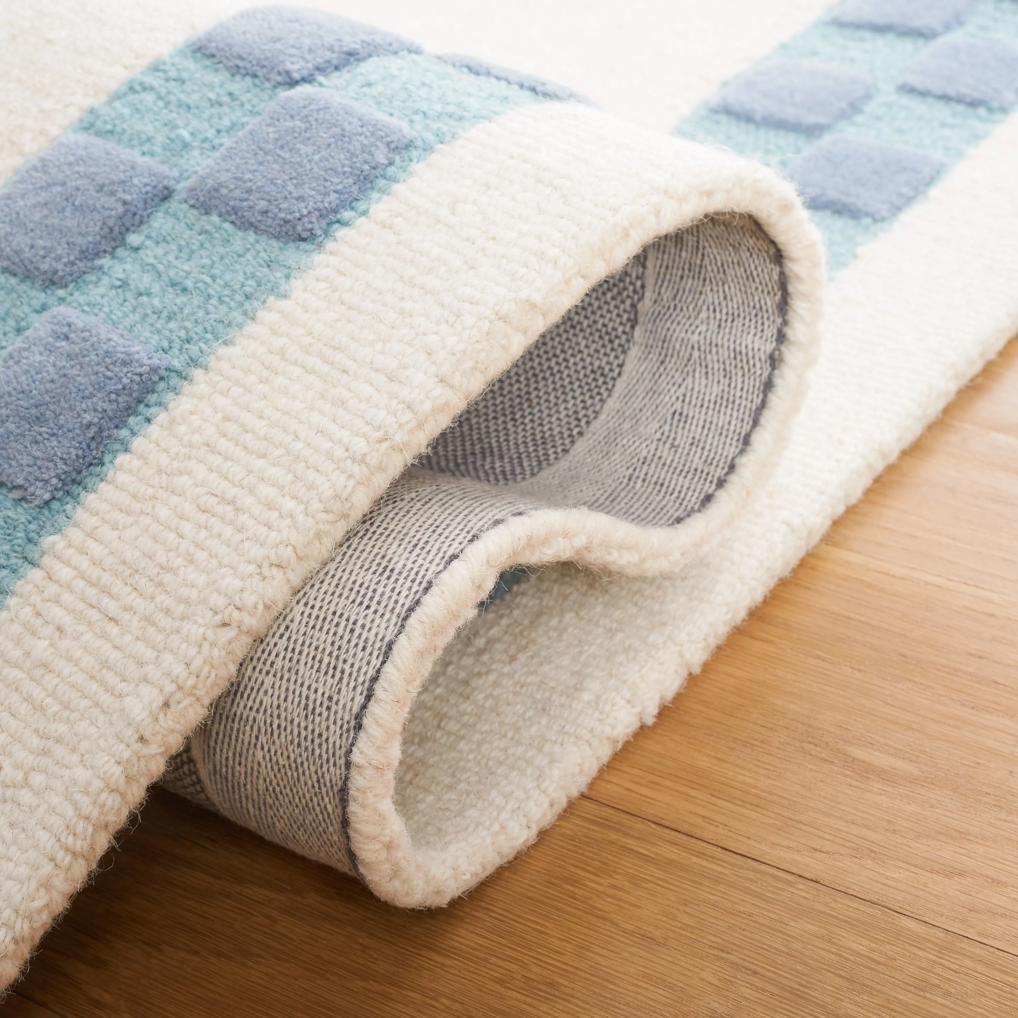 SAFAVIEH Handmade Kids Kinsey Dots Wool Rug