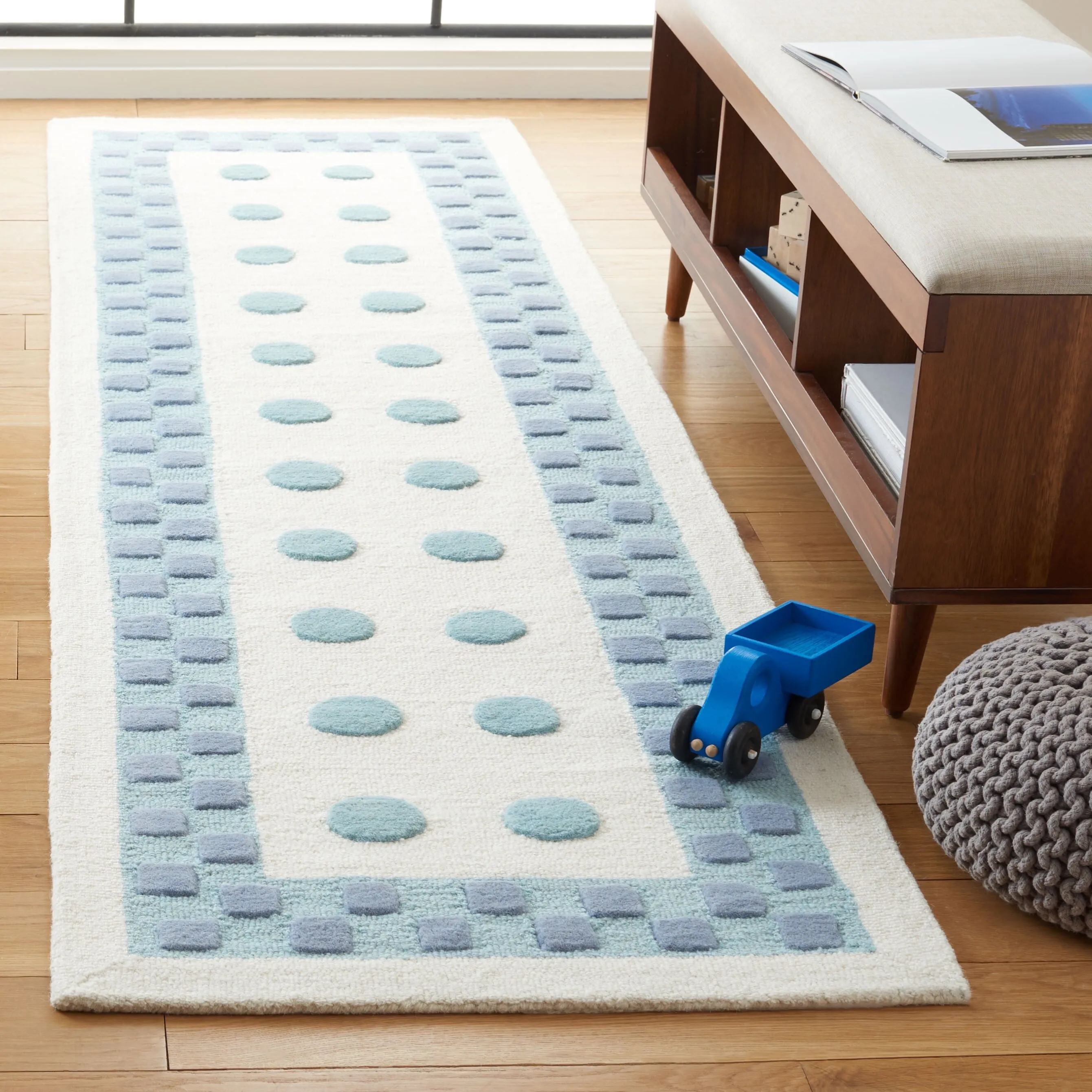 SAFAVIEH Handmade Kids Kinsey Dots Wool Rug