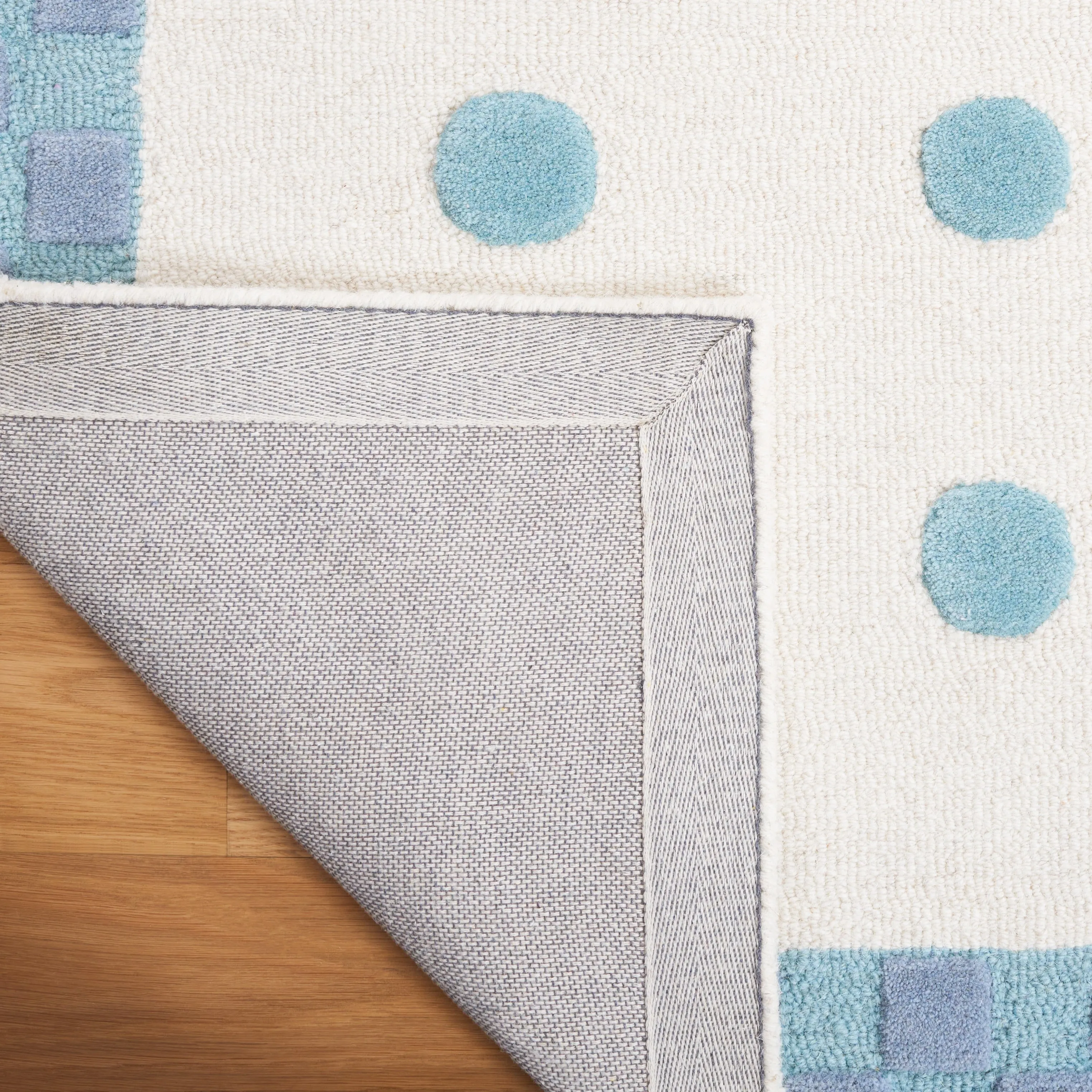 SAFAVIEH Handmade Kids Kinsey Dots Wool Rug