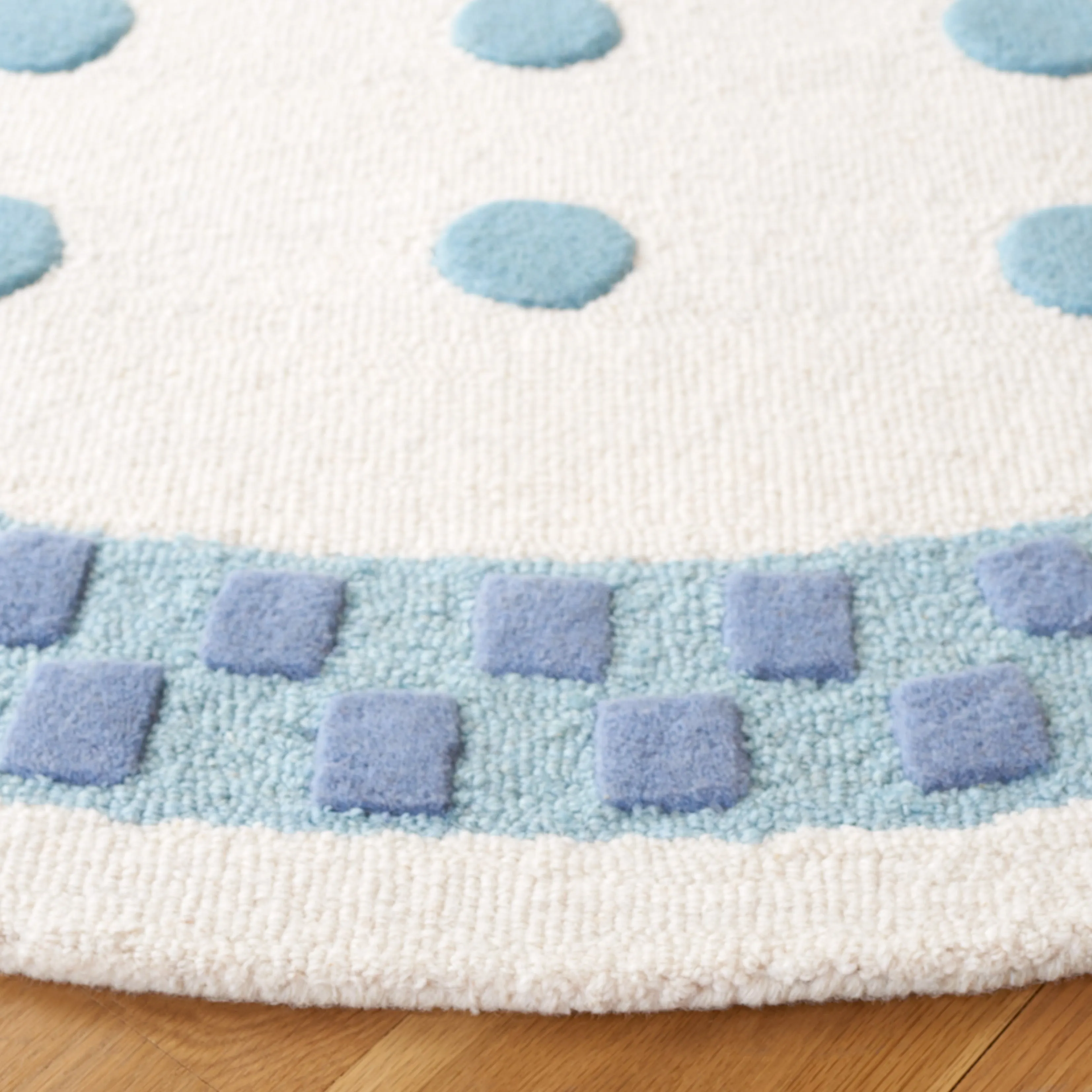 SAFAVIEH Handmade Kids Kinsey Dots Wool Rug