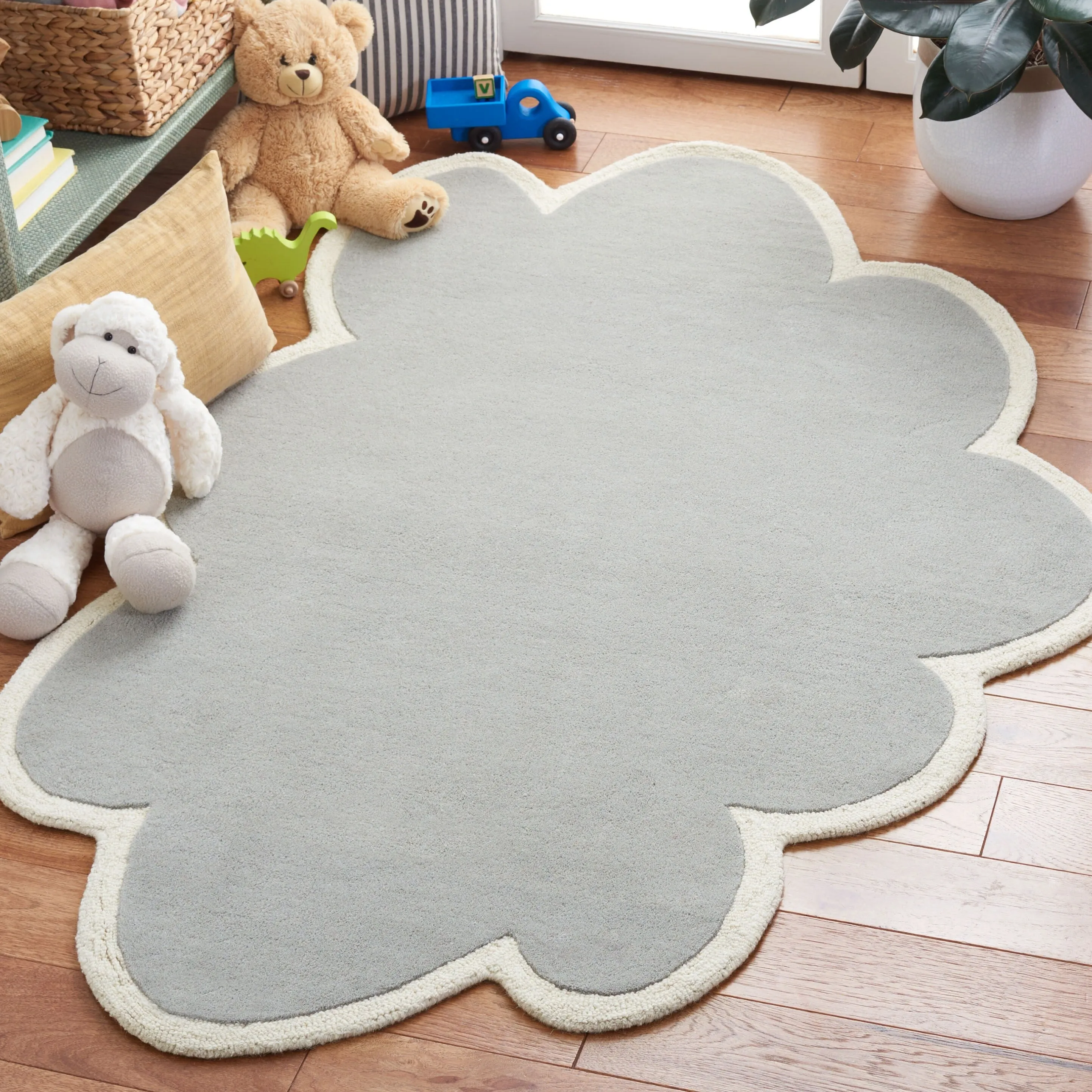 SAFAVIEH Handmade Kids Shannen Wool Rug