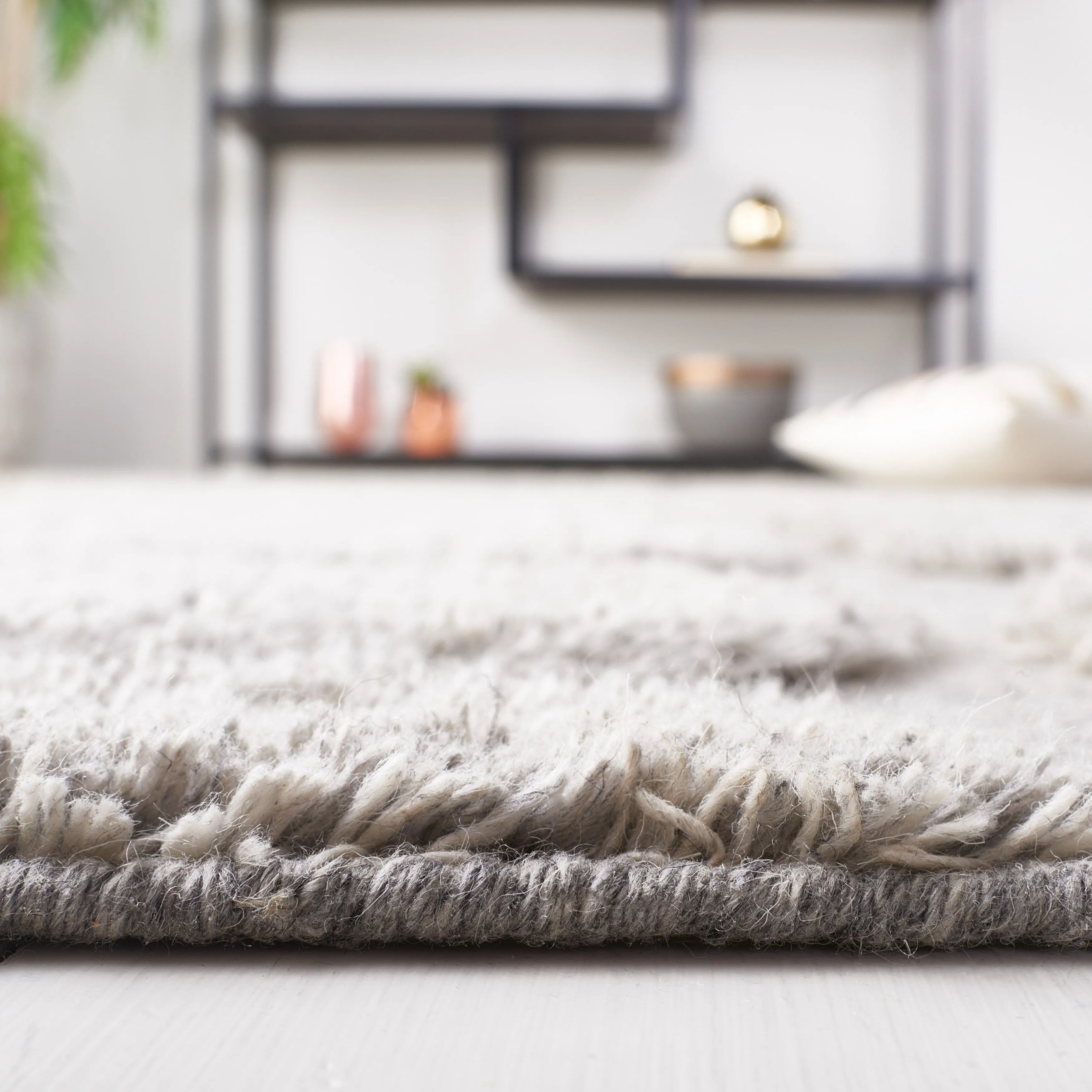SAFAVIEH Handmade Manhattan Bernice Modern Wool Rug