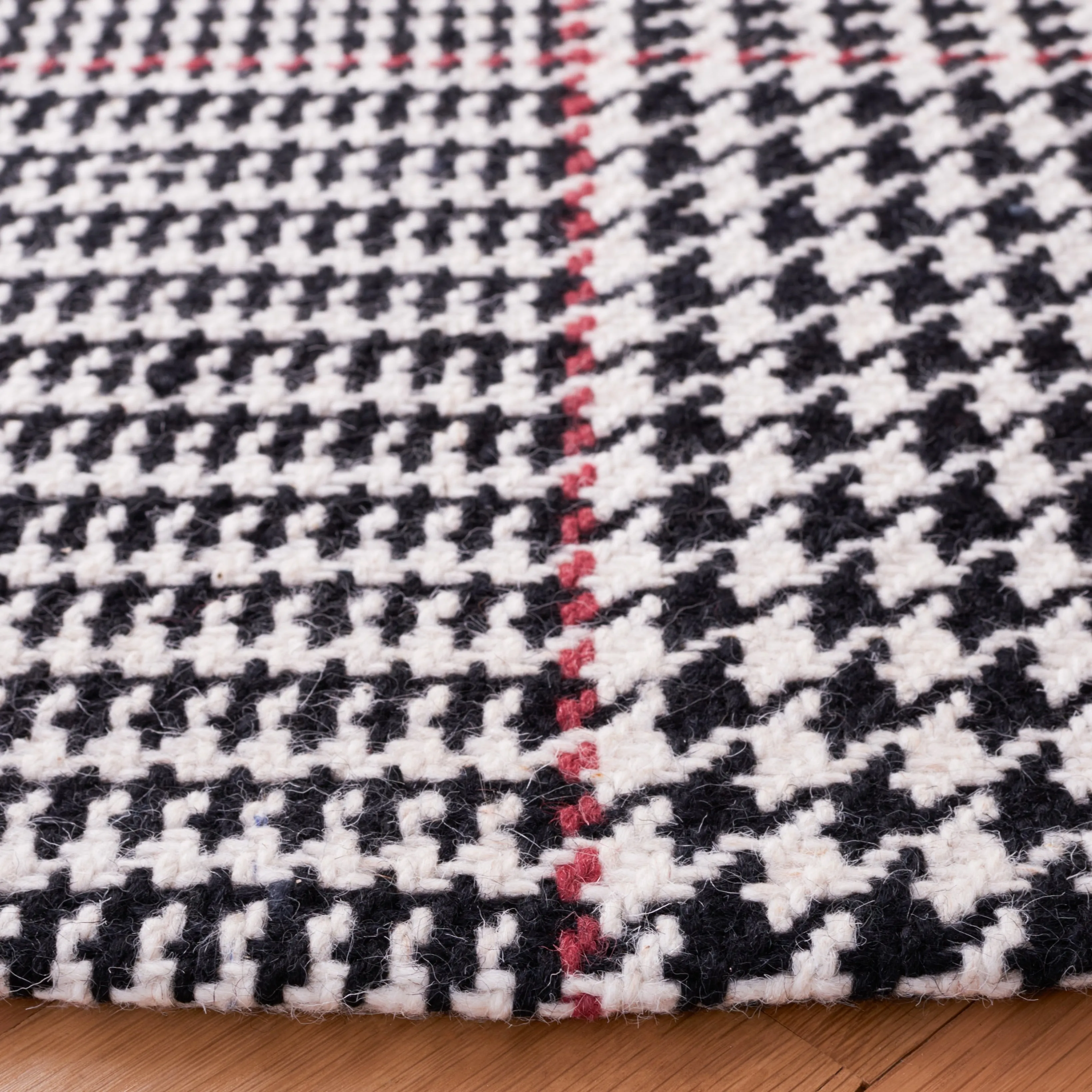 SAFAVIEH Handmade Marbella Alevtina Wool Rug