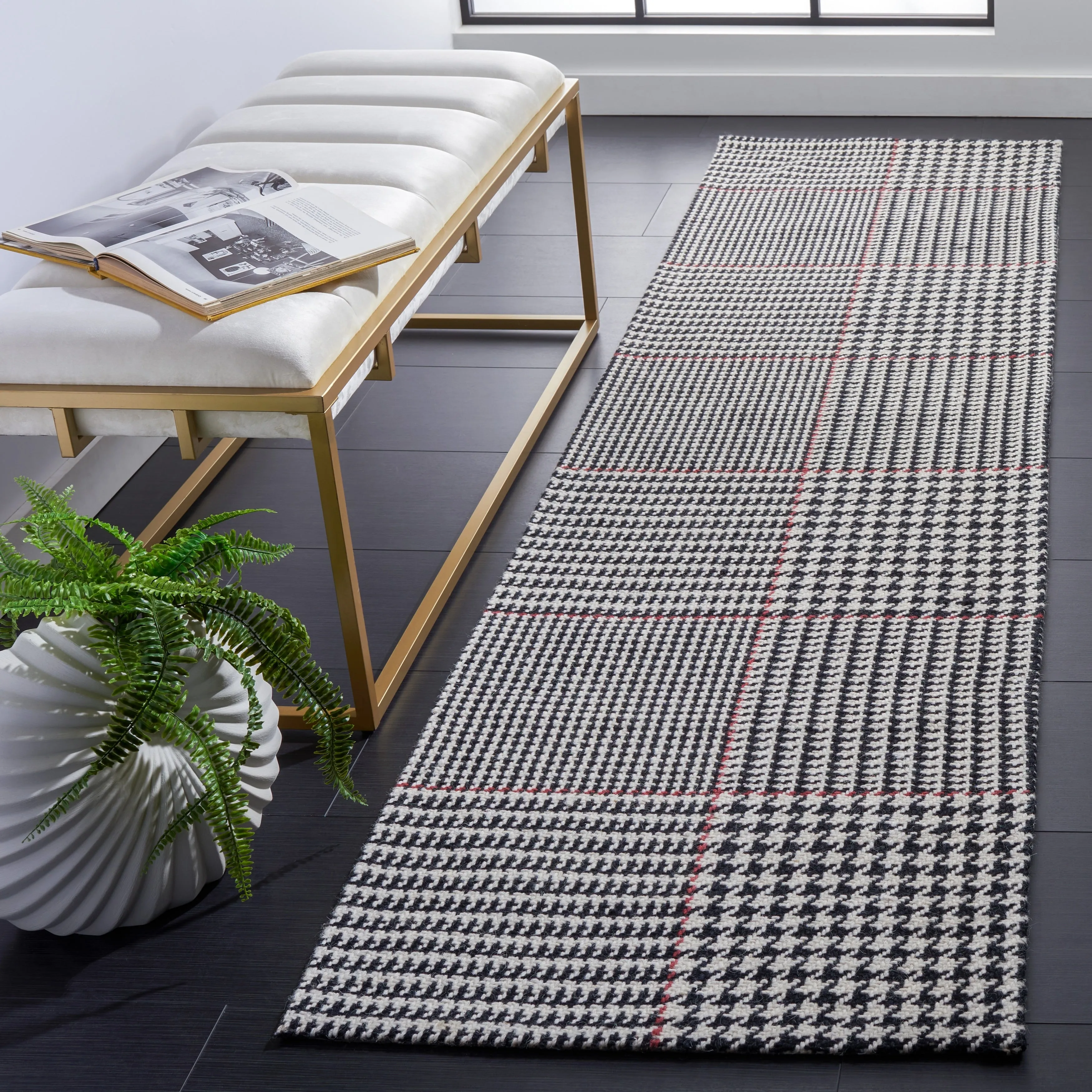 SAFAVIEH Handmade Marbella Alevtina Wool Rug