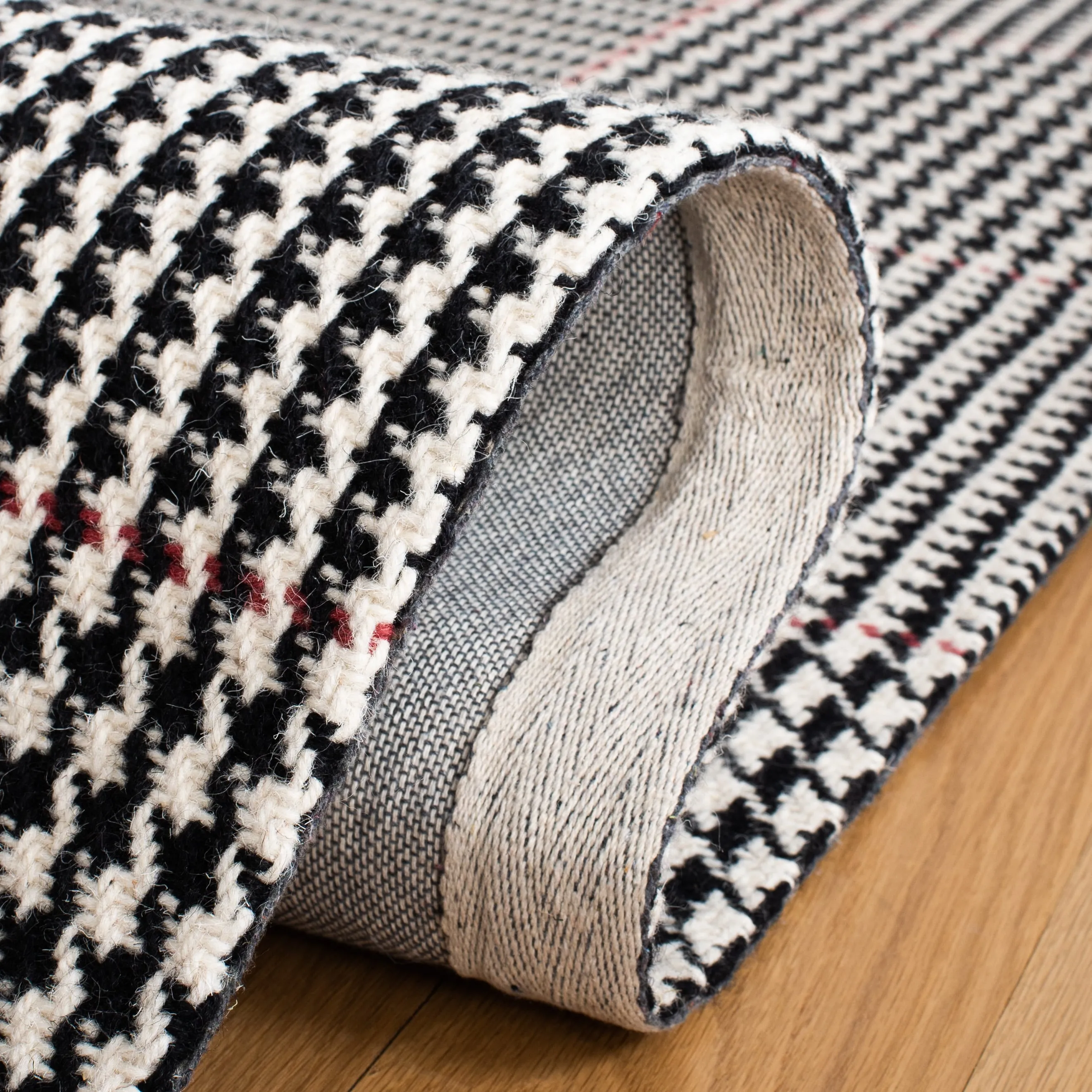 SAFAVIEH Handmade Marbella Alevtina Wool Rug