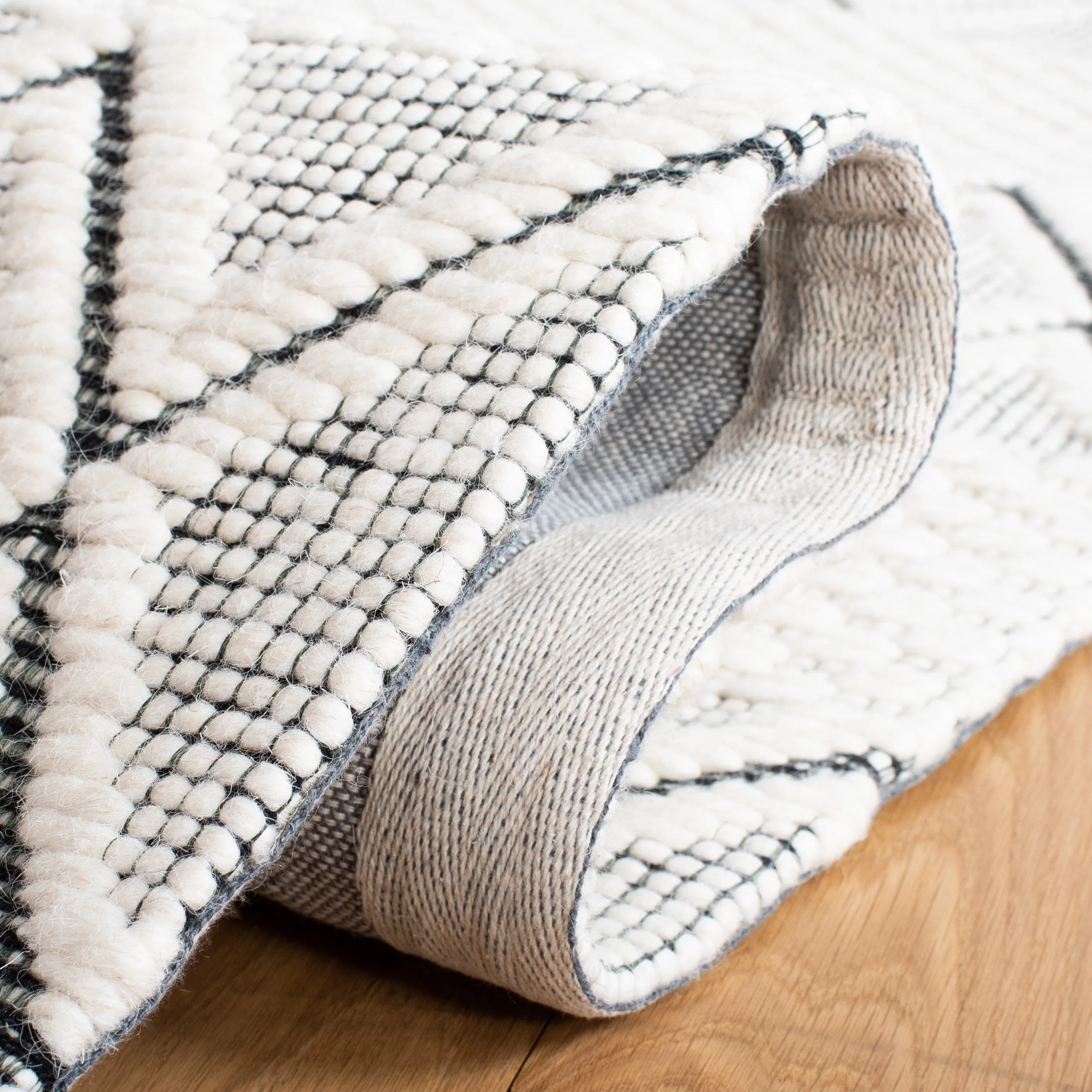 SAFAVIEH Handmade Marbella Blair Wool Rug