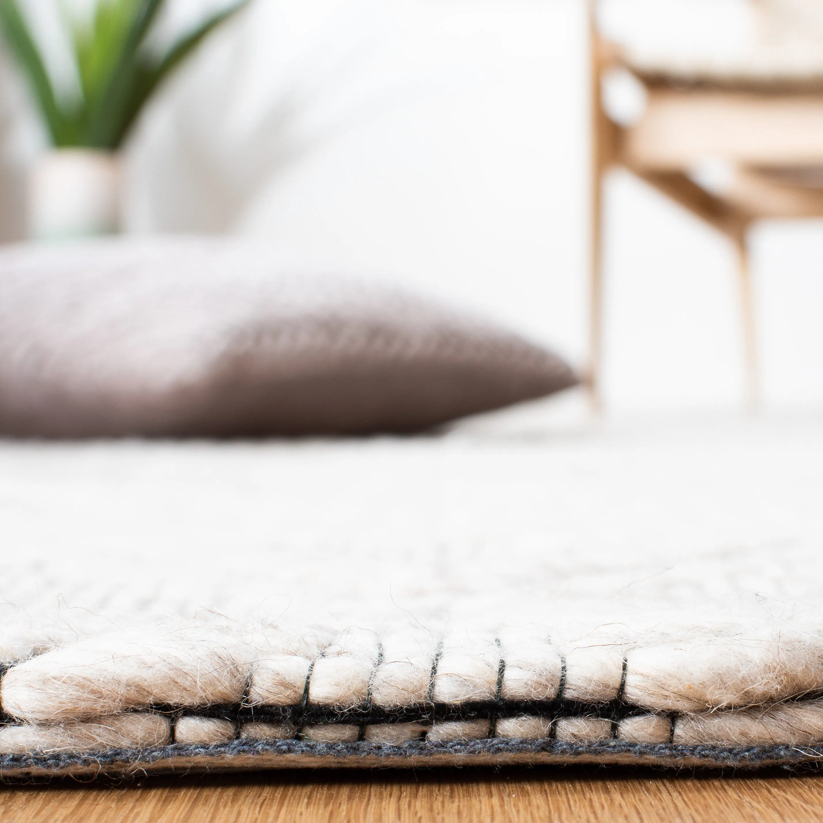 SAFAVIEH Handmade Marbella Blair Wool Rug