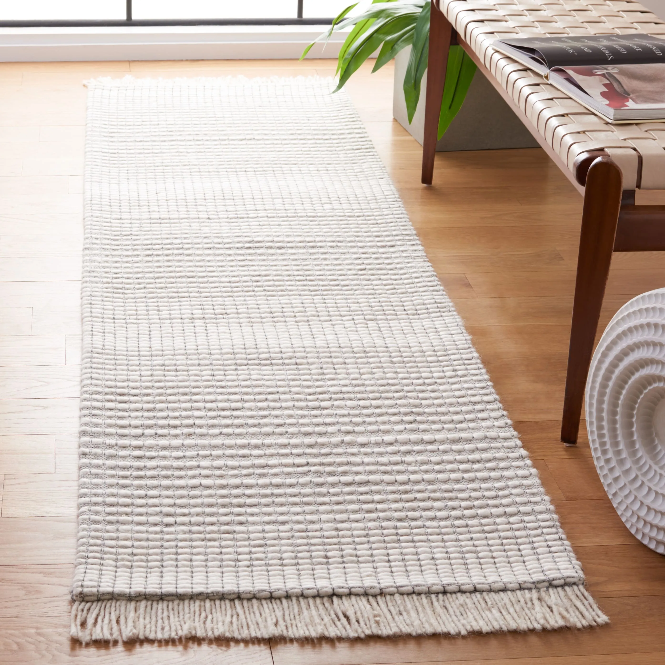 SAFAVIEH Handmade Marbella Letizia Fringe Wool Rug