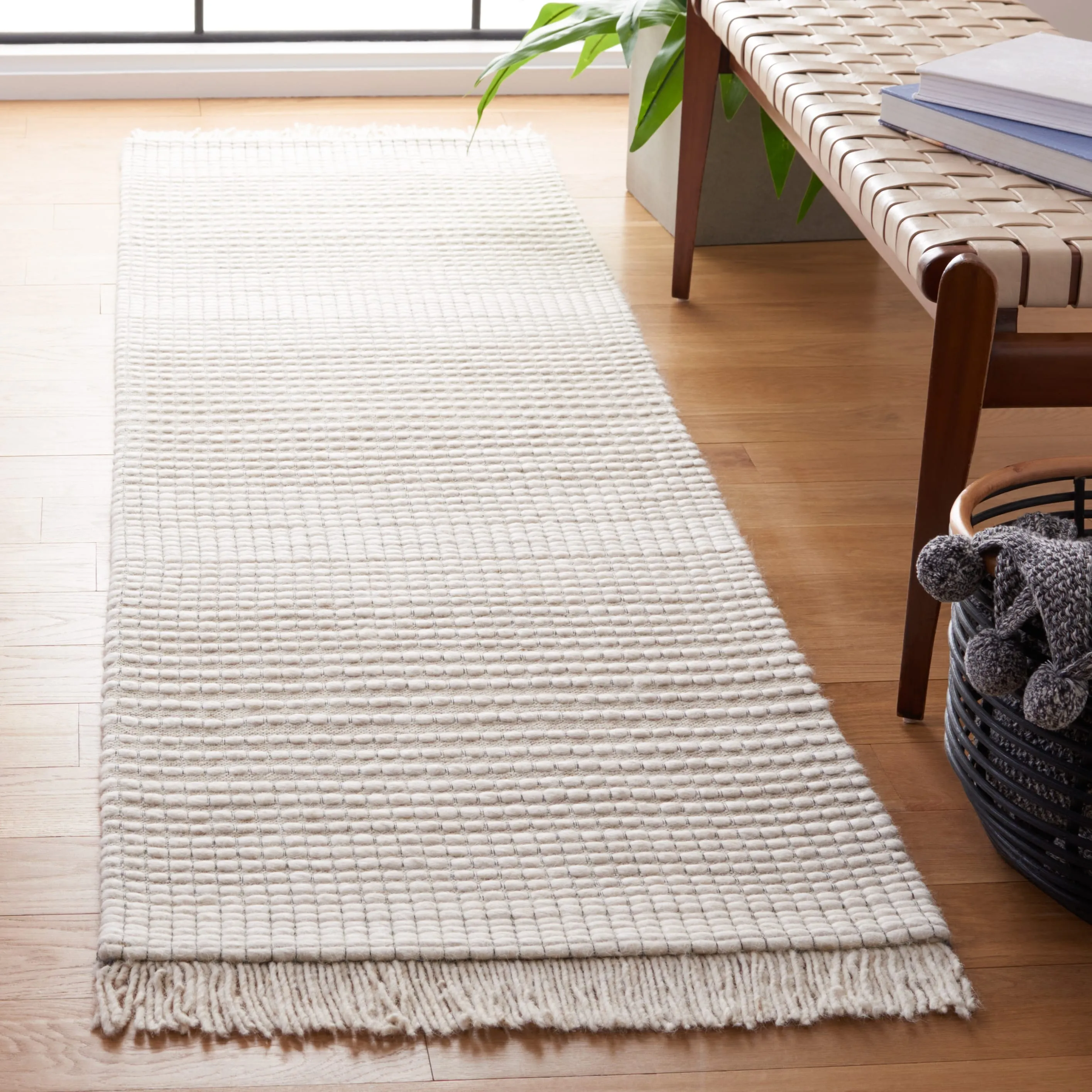 SAFAVIEH Handmade Marbella Letizia Fringe Wool Rug