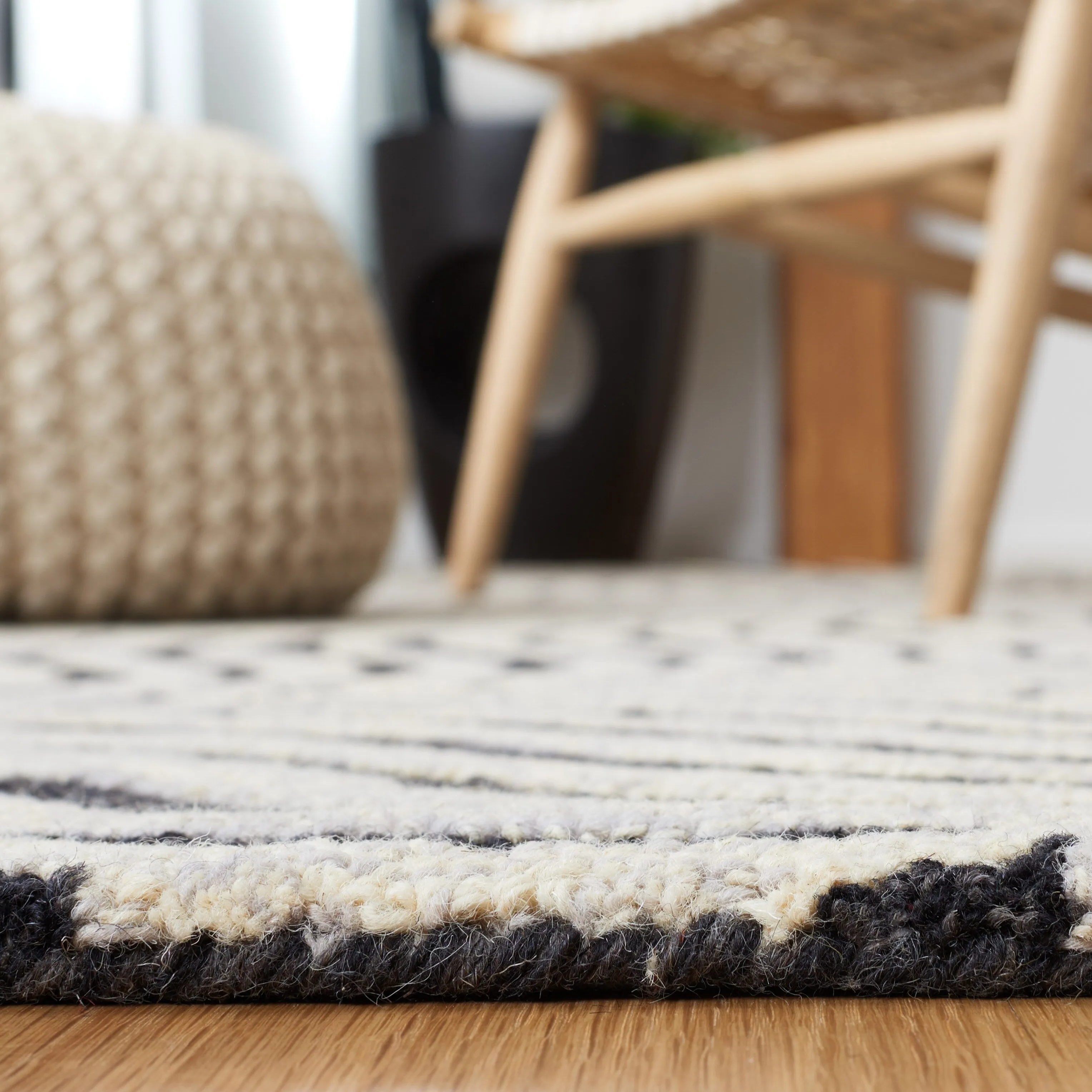 SAFAVIEH Handmade Metro Epiphanie Stripe Wool Rug
