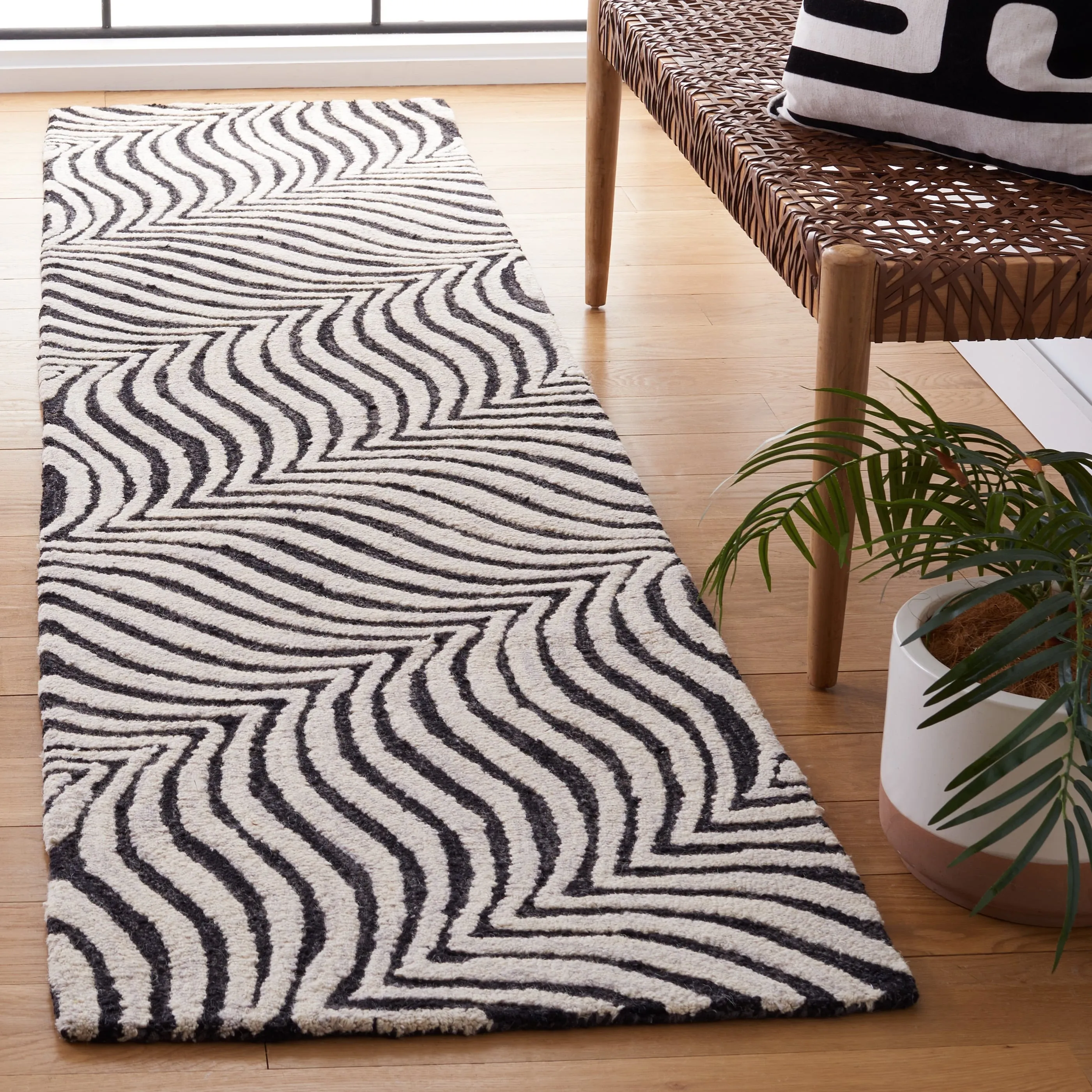 SAFAVIEH Handmade Metro Epiphanie Stripe Wool Rug