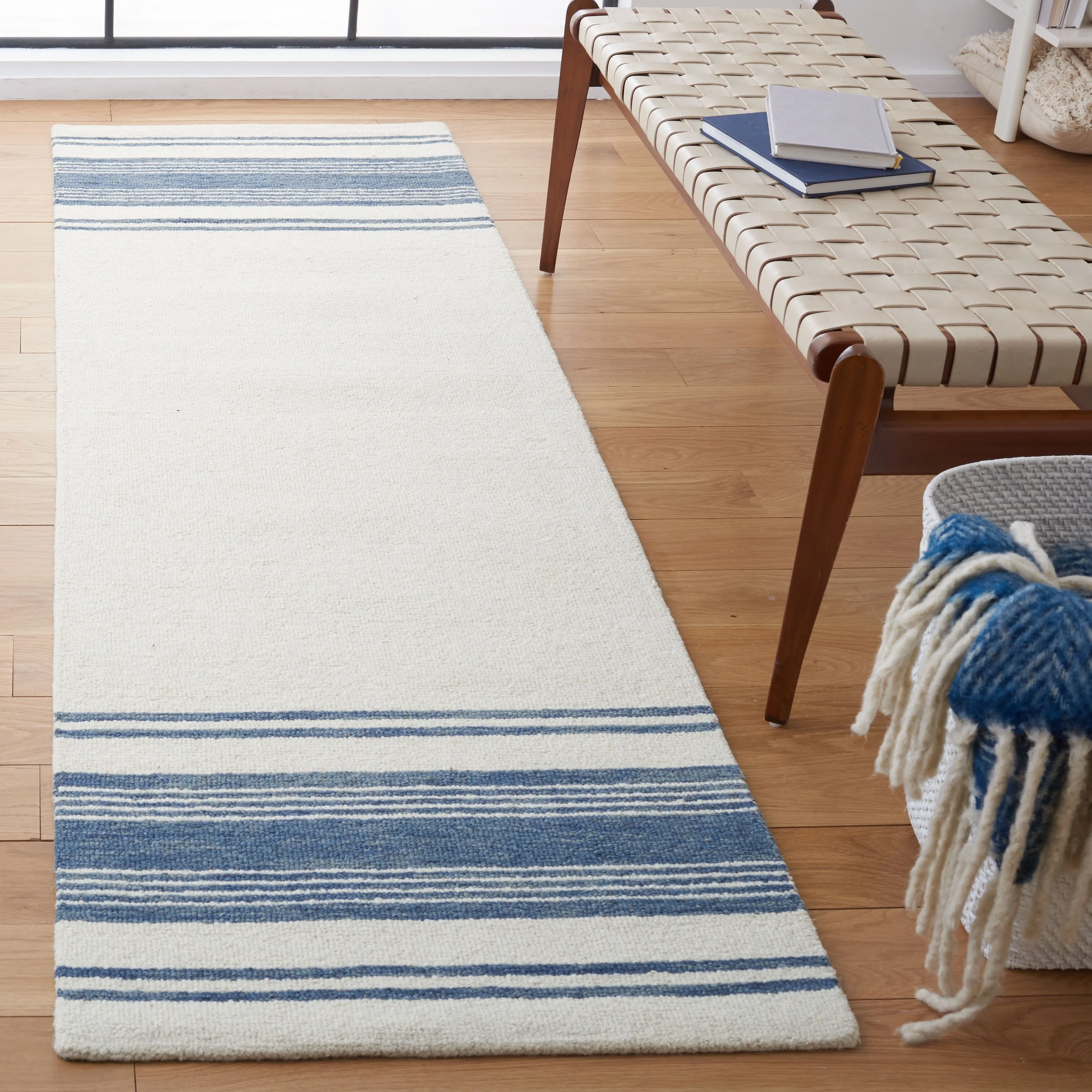 SAFAVIEH Handmade Metro Hedije Stripe Wool Rug
