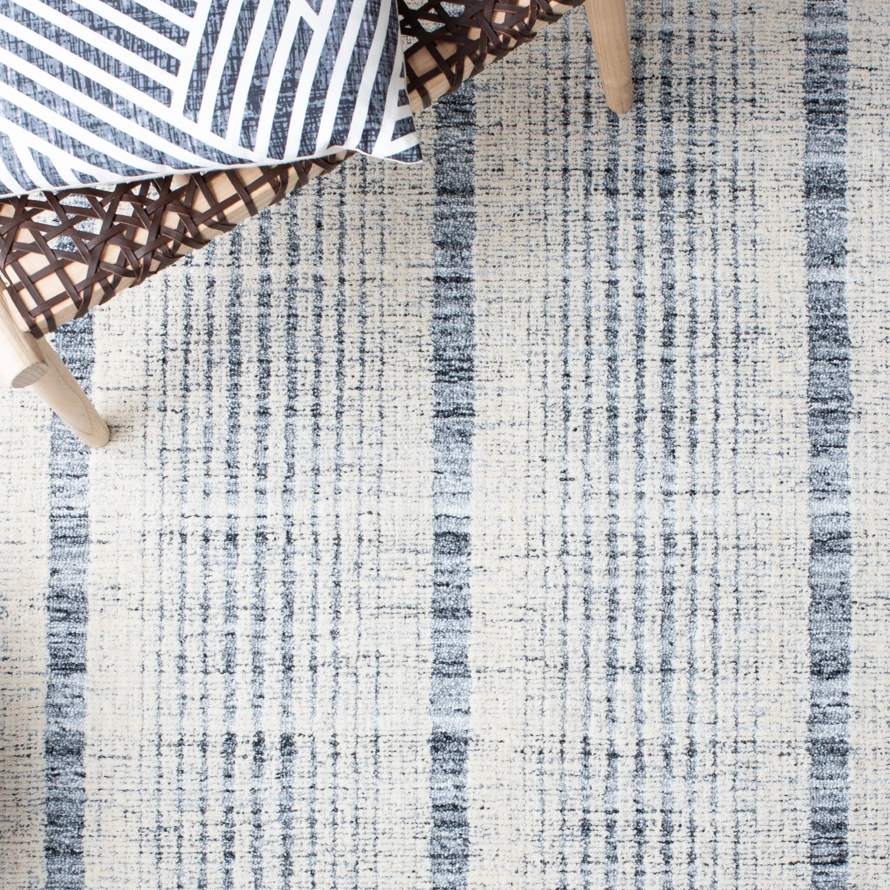 SAFAVIEH Handmade Metro Joele Modern Wool Rug
