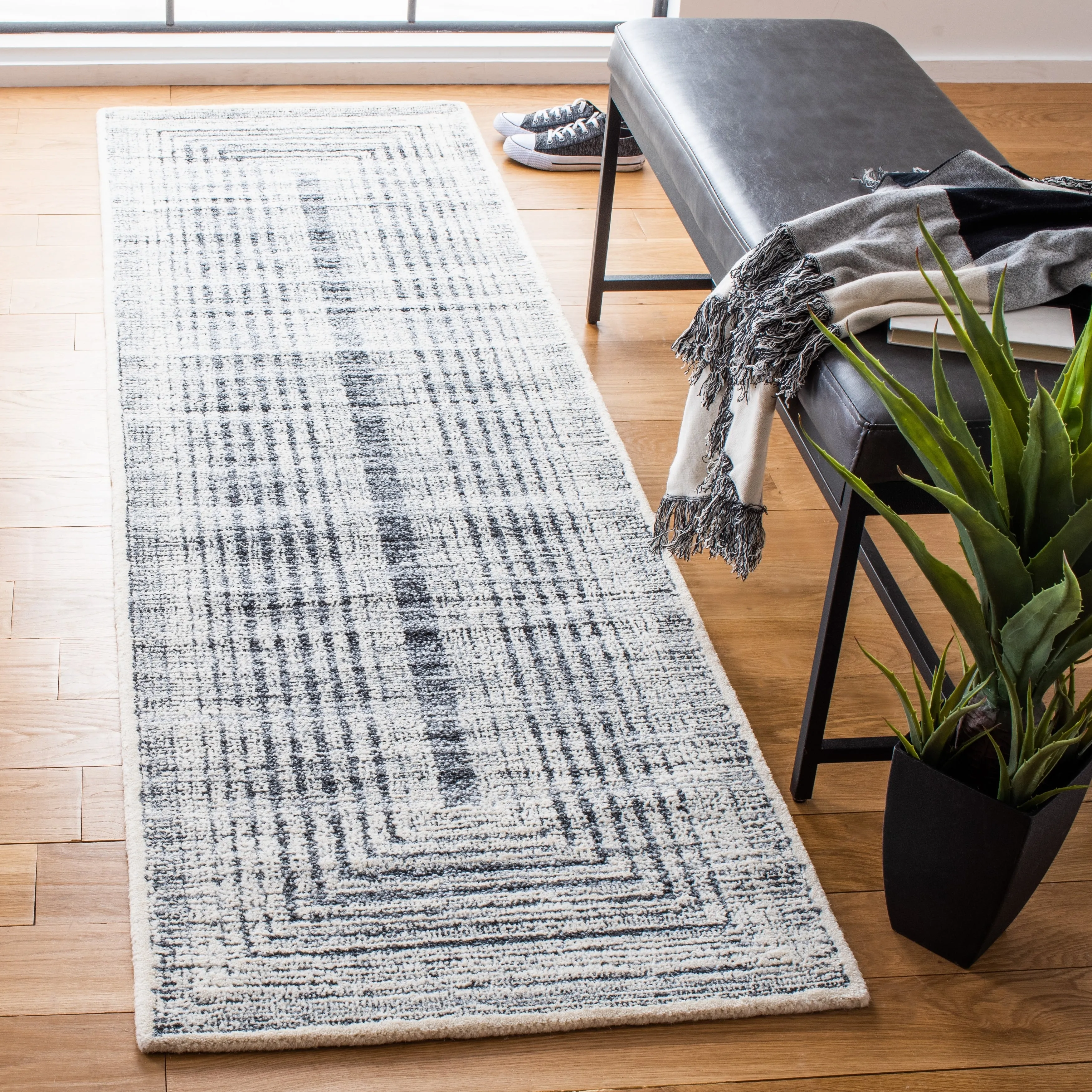 SAFAVIEH Handmade Metro Joele Modern Wool Rug