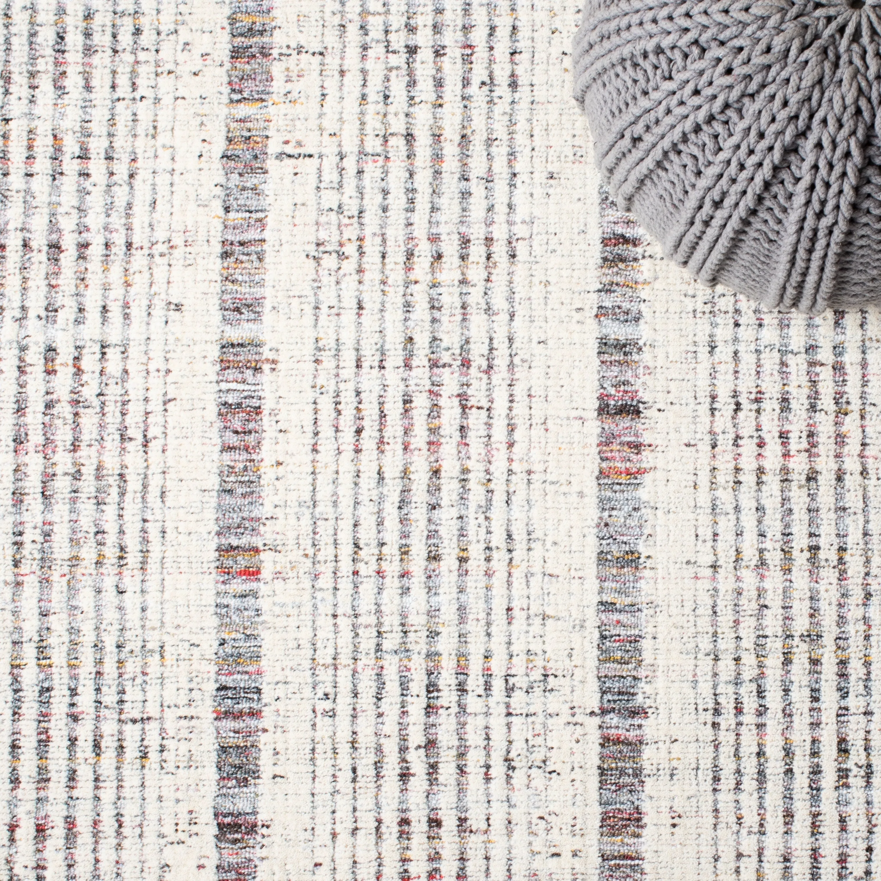 SAFAVIEH Handmade Metro Joele Modern Wool Rug