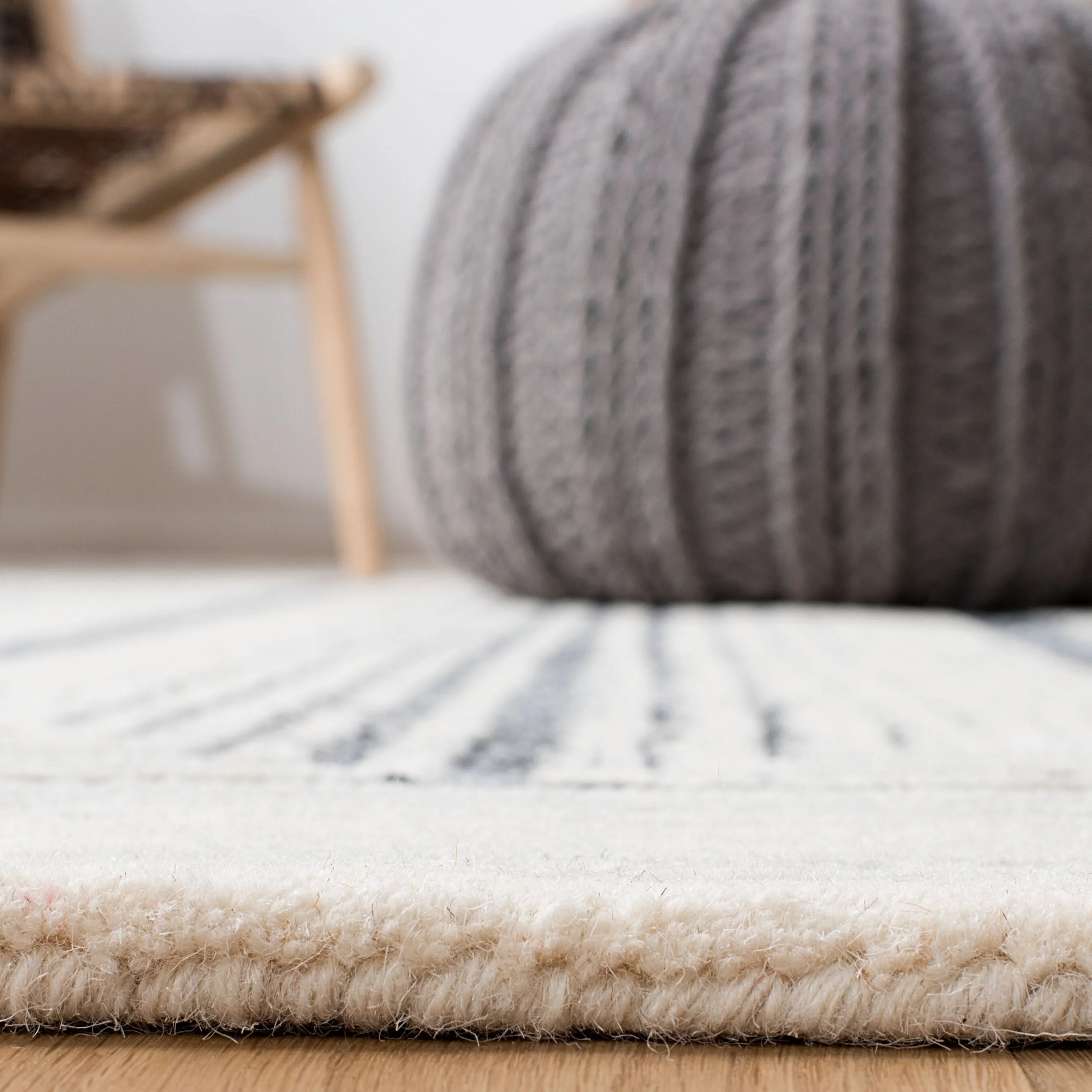 SAFAVIEH Handmade Metro Joele Modern Wool Rug