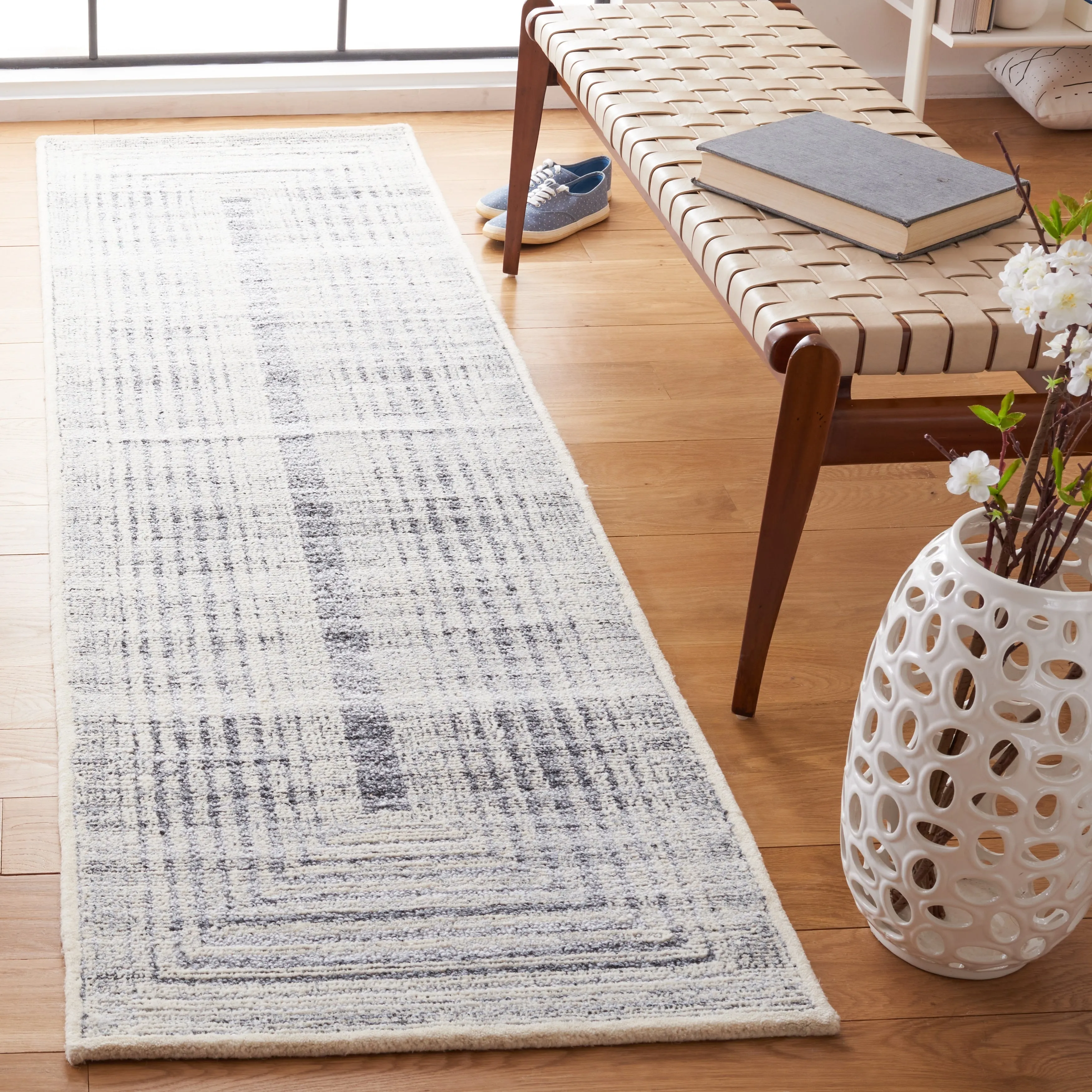 SAFAVIEH Handmade Metro Joele Modern Wool Rug