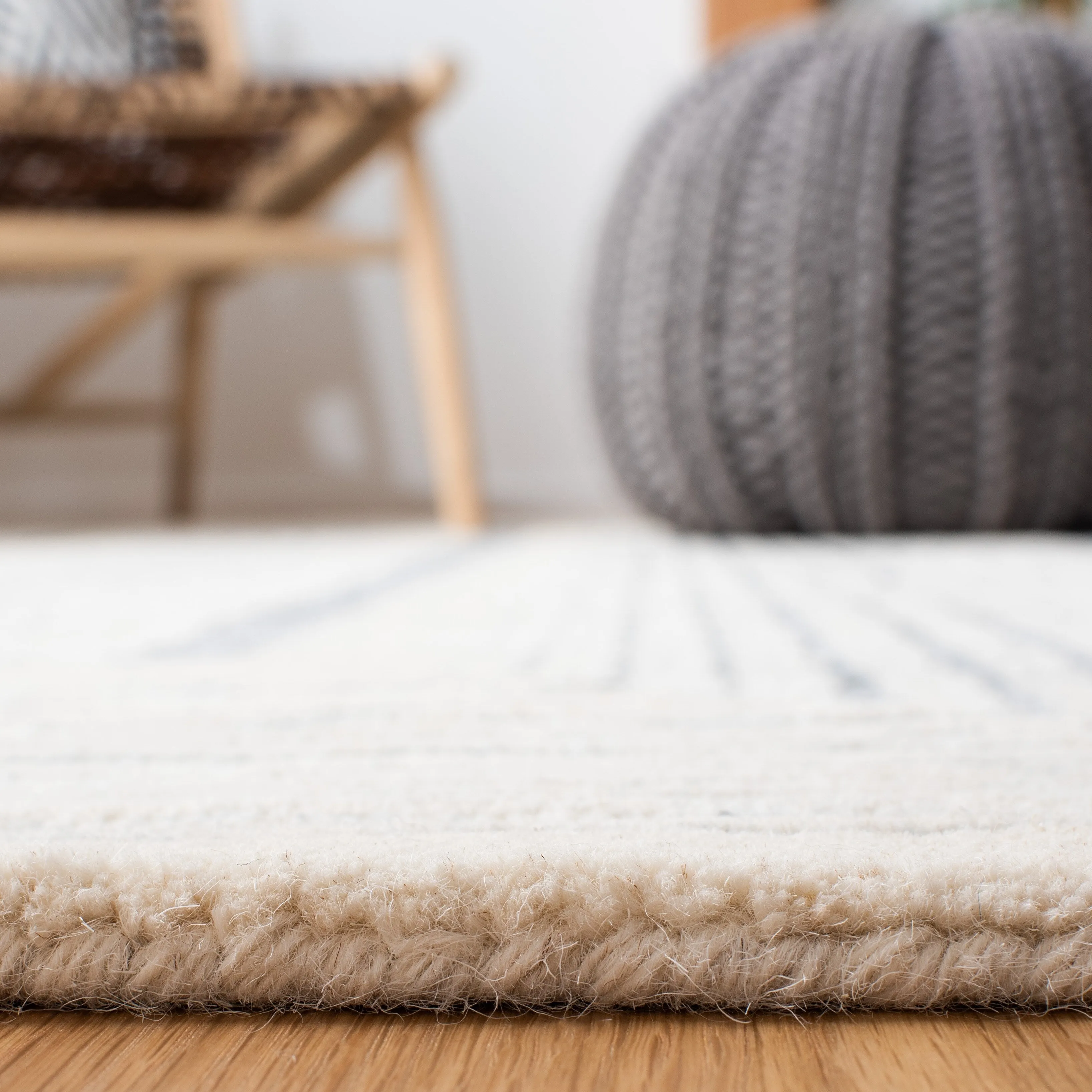 SAFAVIEH Handmade Metro Joele Modern Wool Rug
