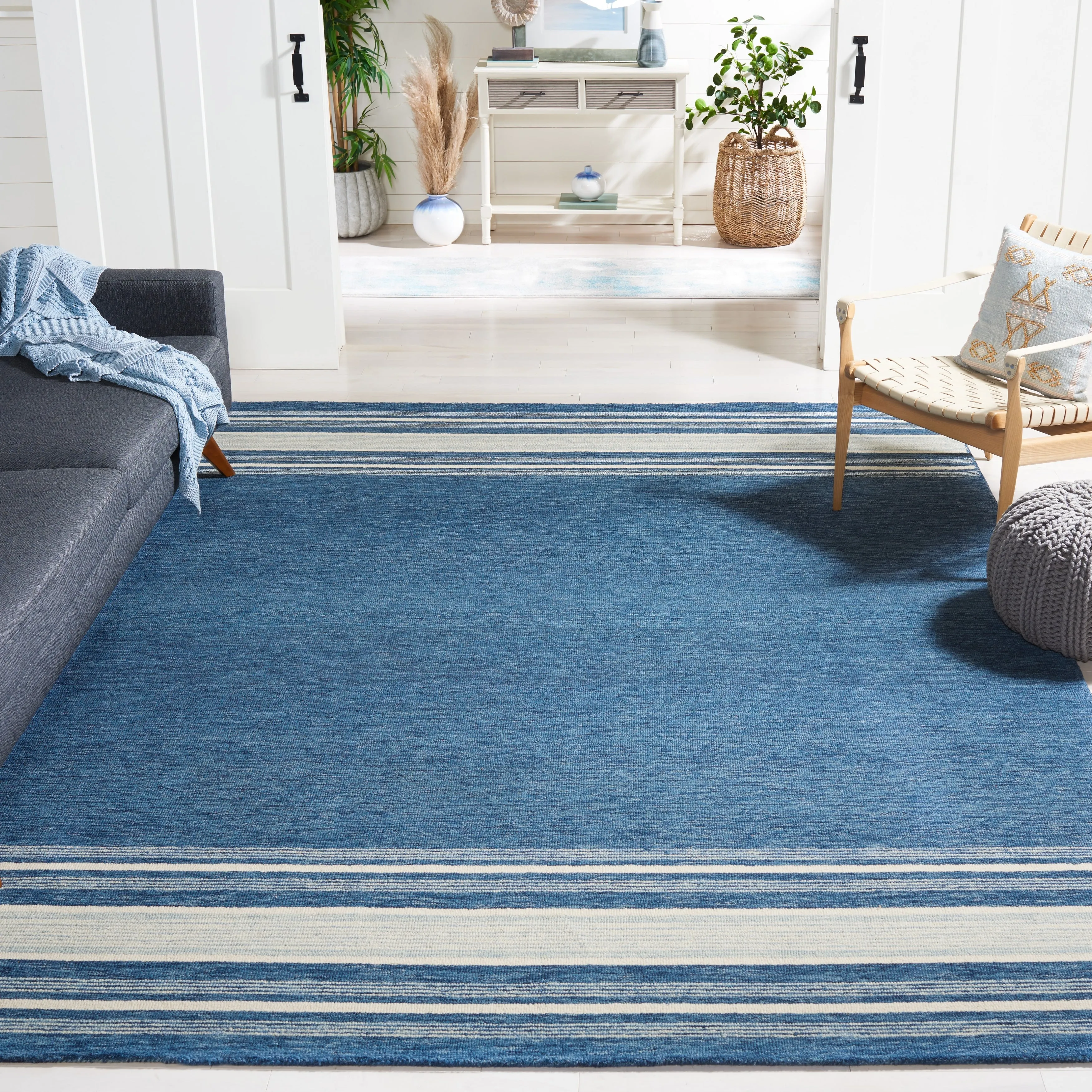SAFAVIEH Handmade Metro Kikuko Stripe Wool Rug