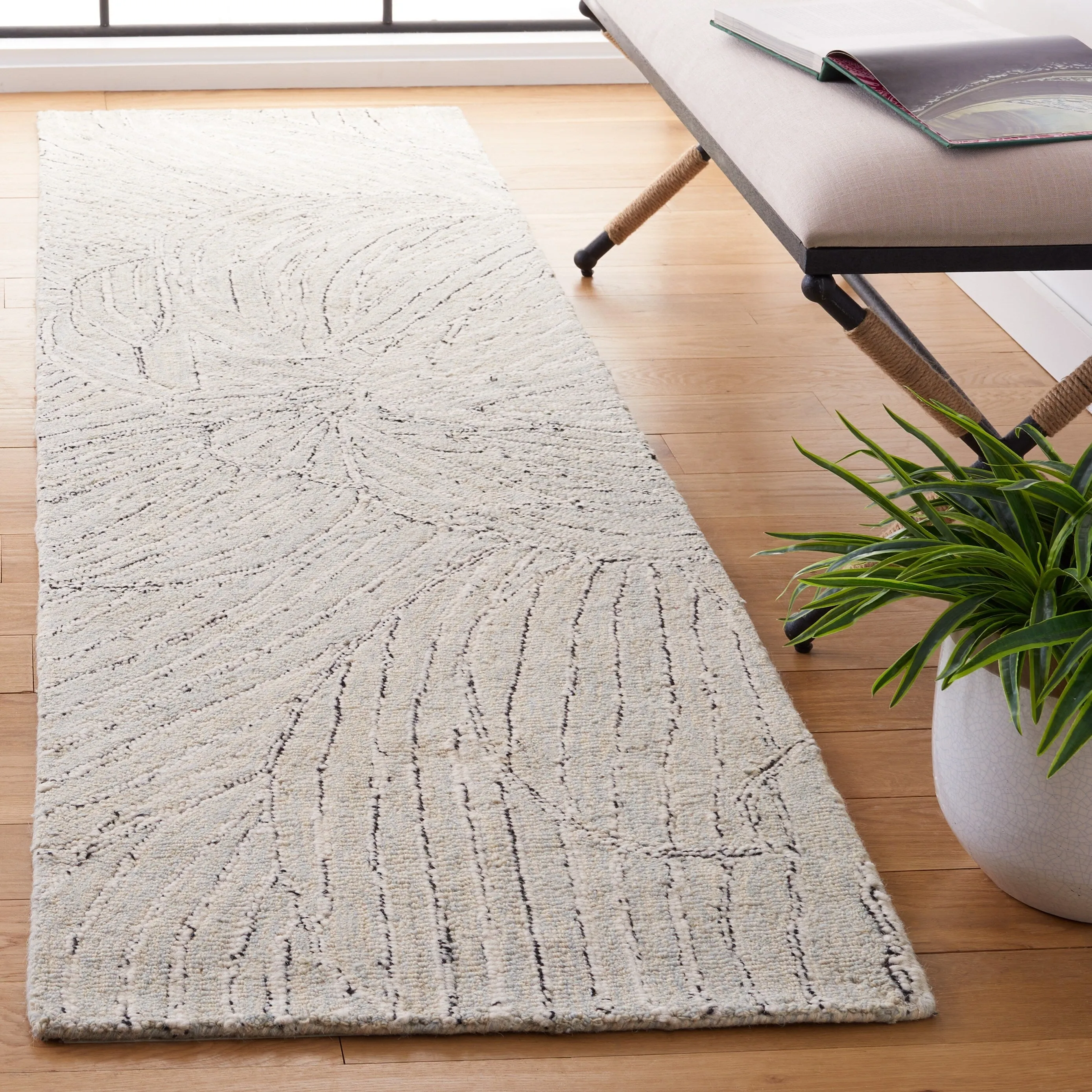 SAFAVIEH Handmade Metro Madlene Abstract Floral Wool Rug