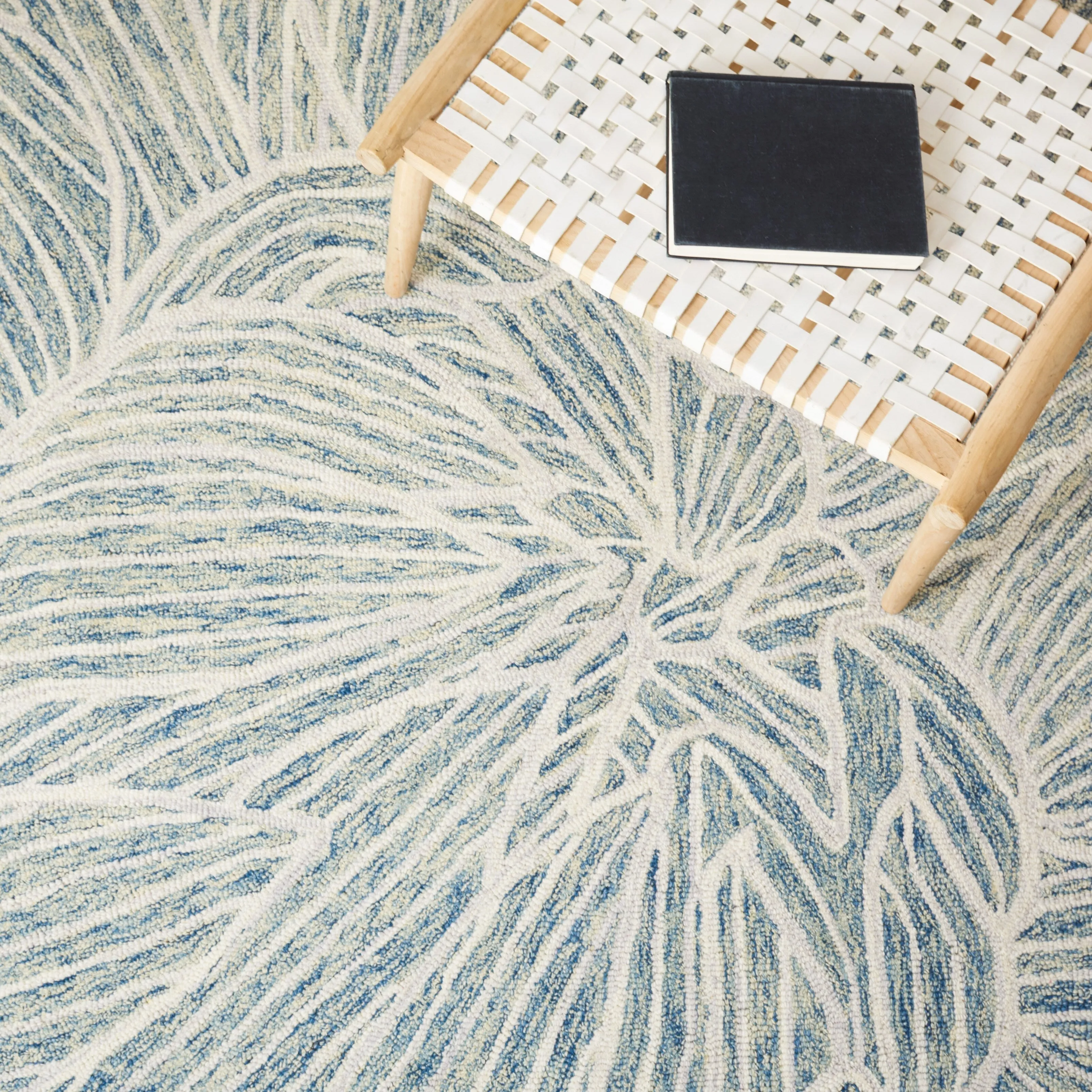 SAFAVIEH Handmade Metro Madlene Abstract Floral Wool Rug