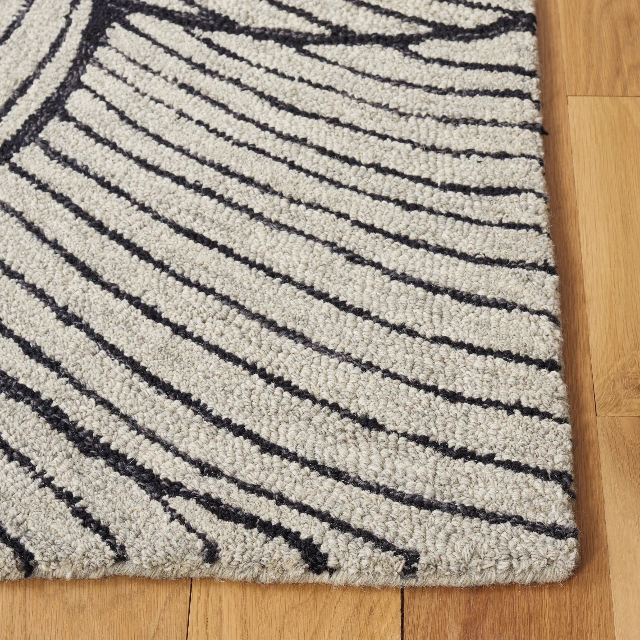 SAFAVIEH Handmade Metro Madlene Abstract Floral Wool Rug