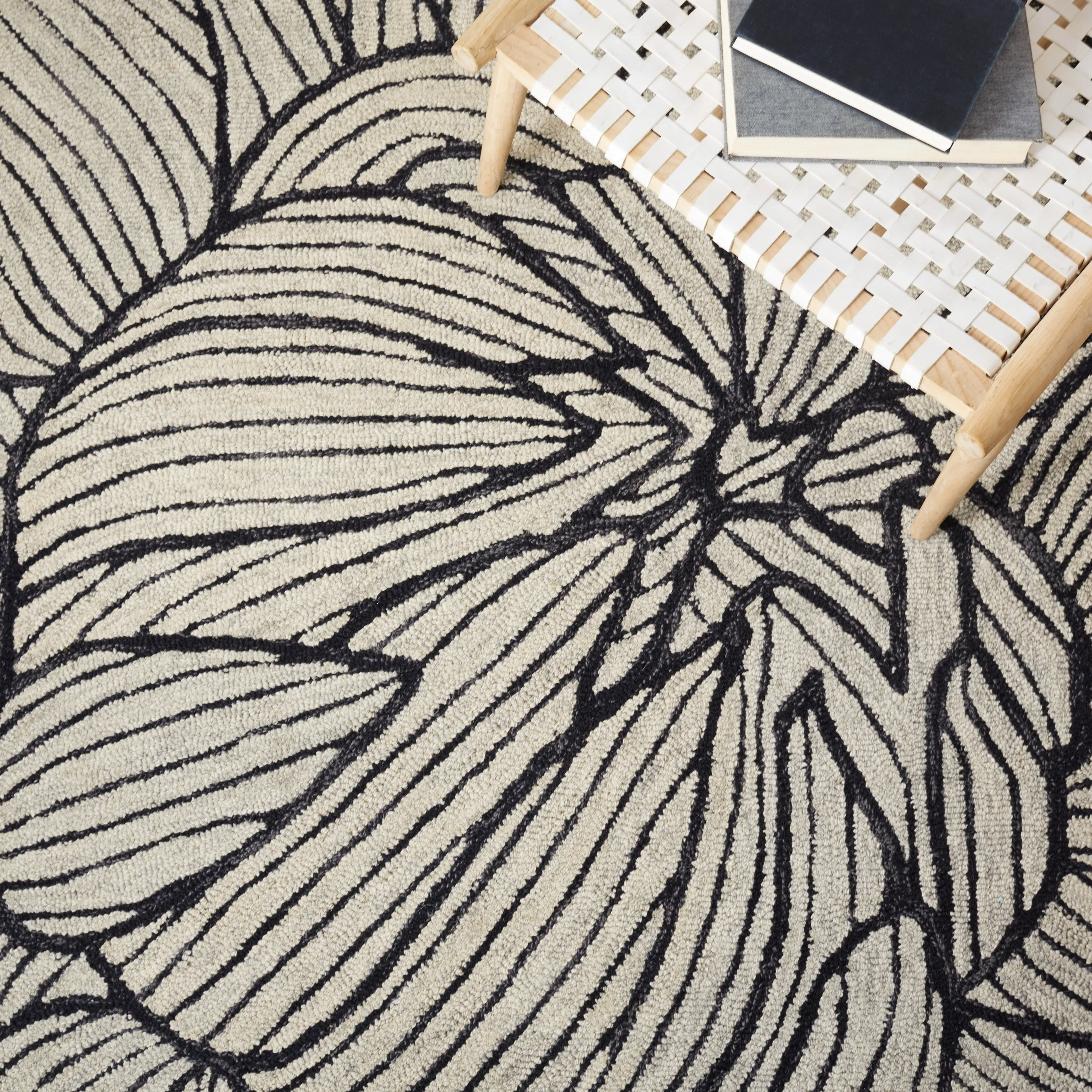 SAFAVIEH Handmade Metro Madlene Abstract Floral Wool Rug