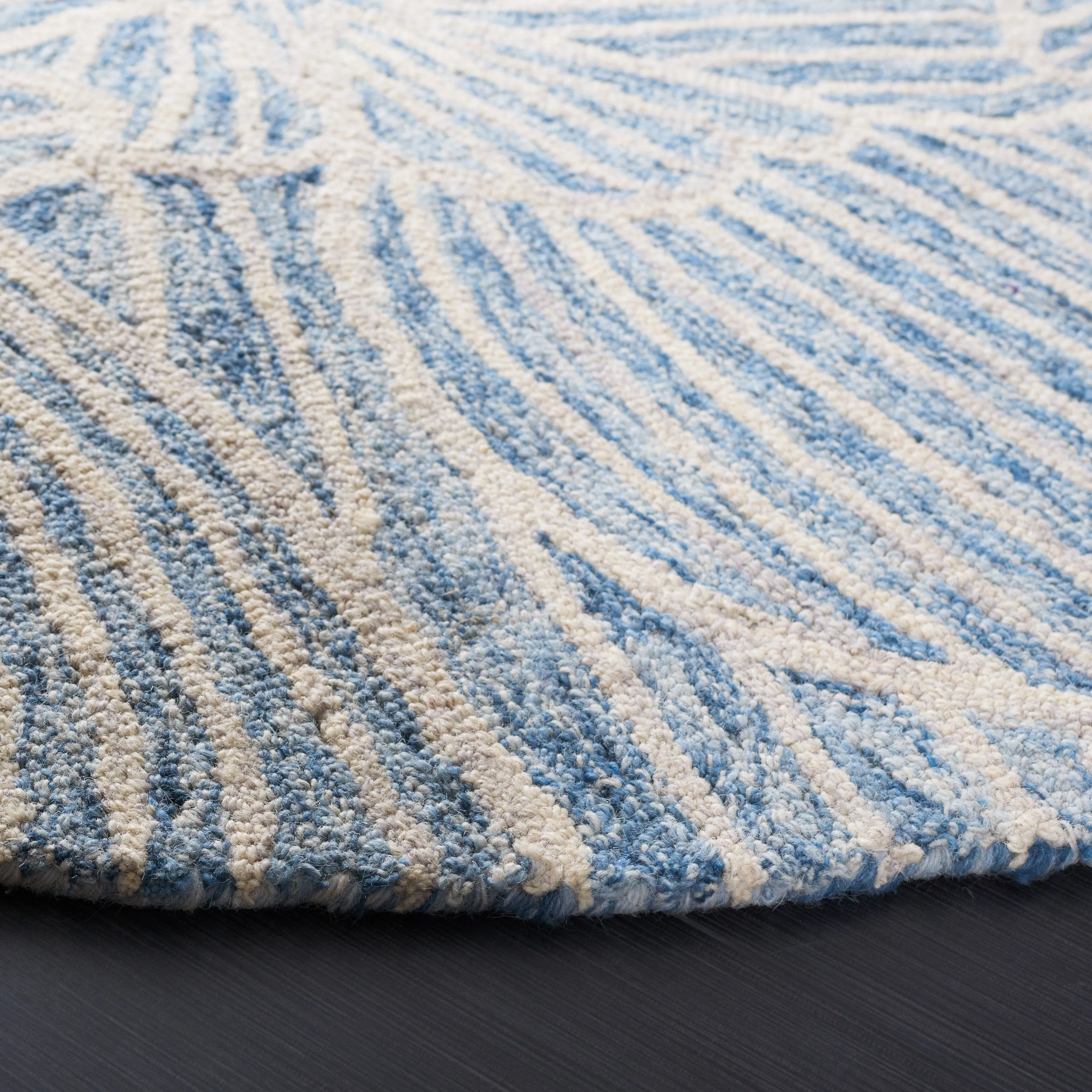 SAFAVIEH Handmade Metro Madlene Abstract Floral Wool Rug