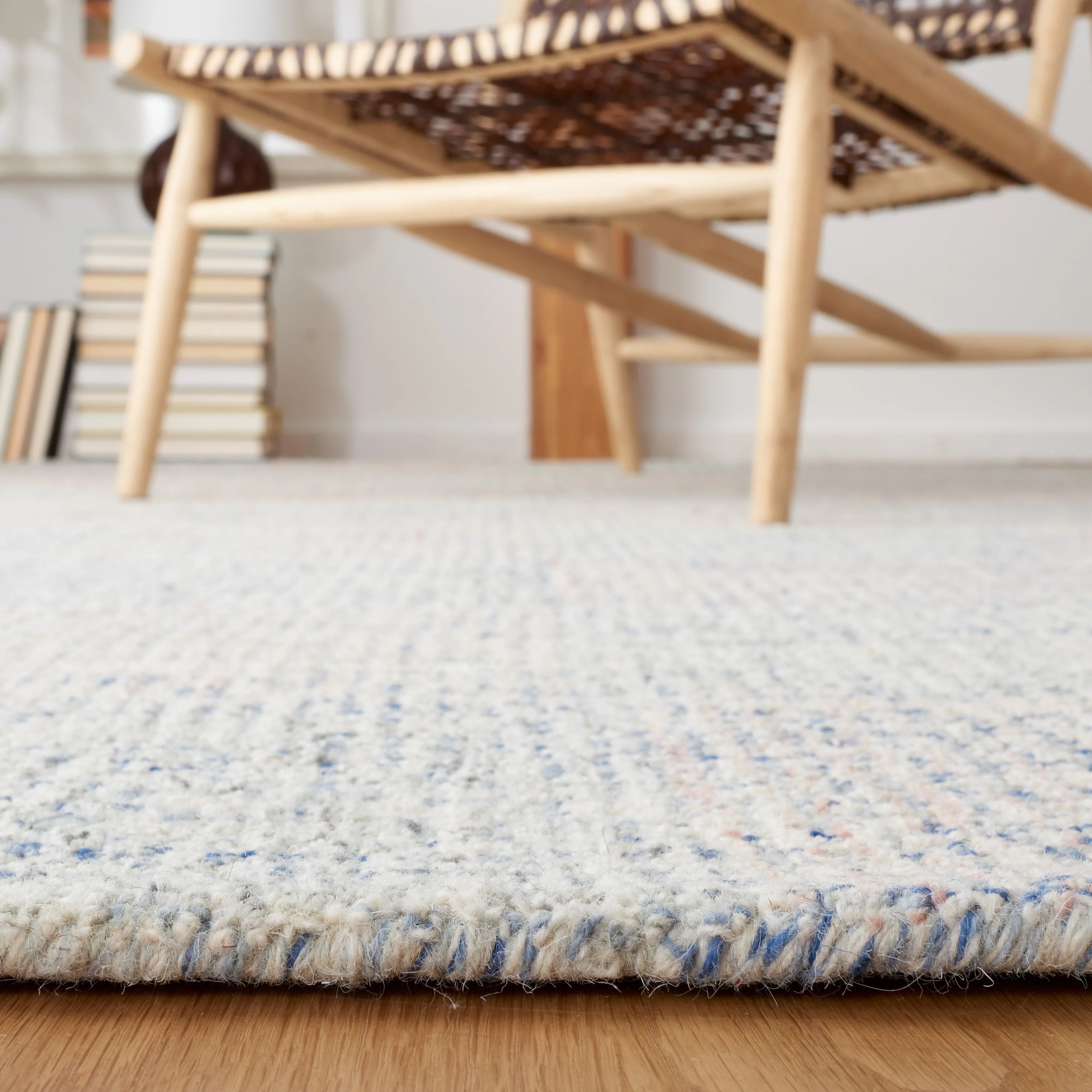 SAFAVIEH Handmade Metro Nunu Wool Rug