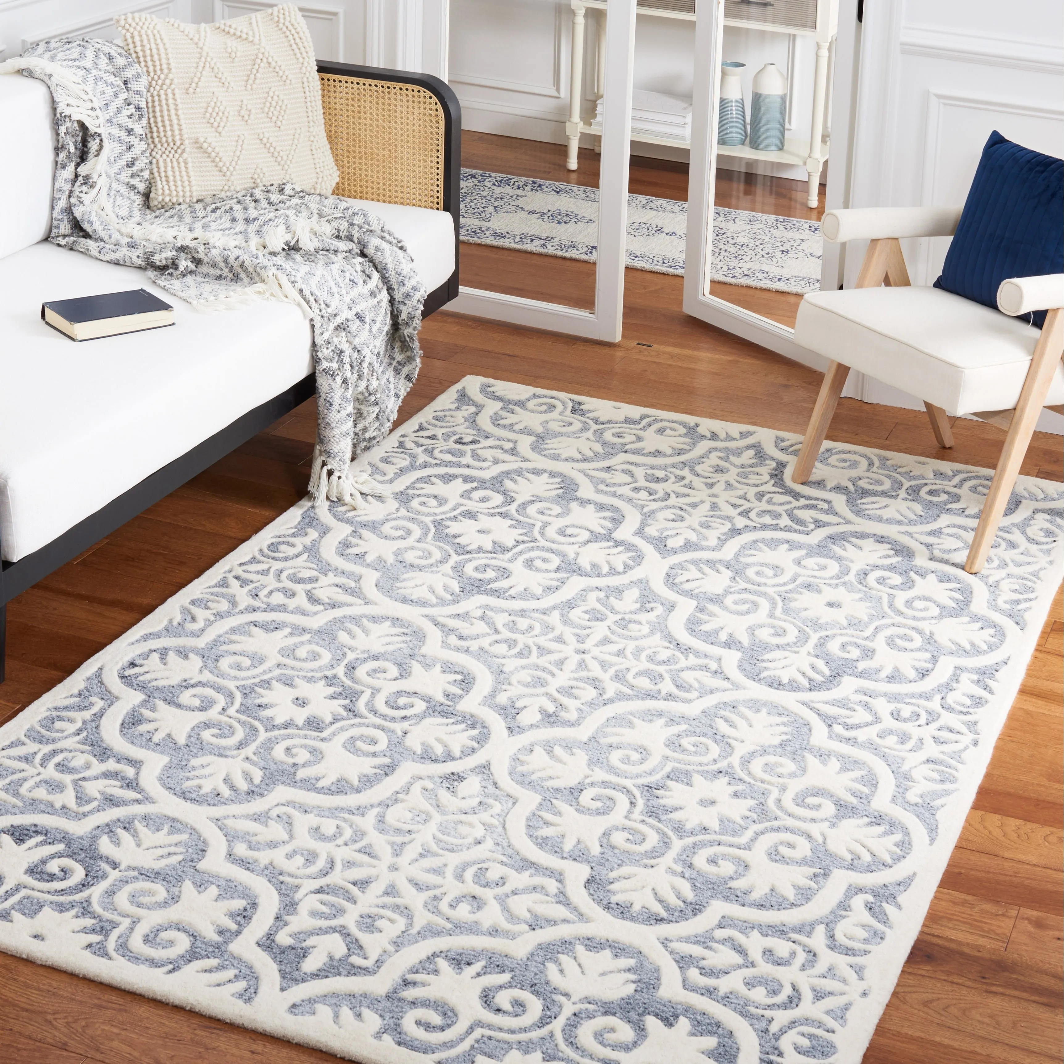 SAFAVIEH Handmade Metro Raphy French Country Wool Rug