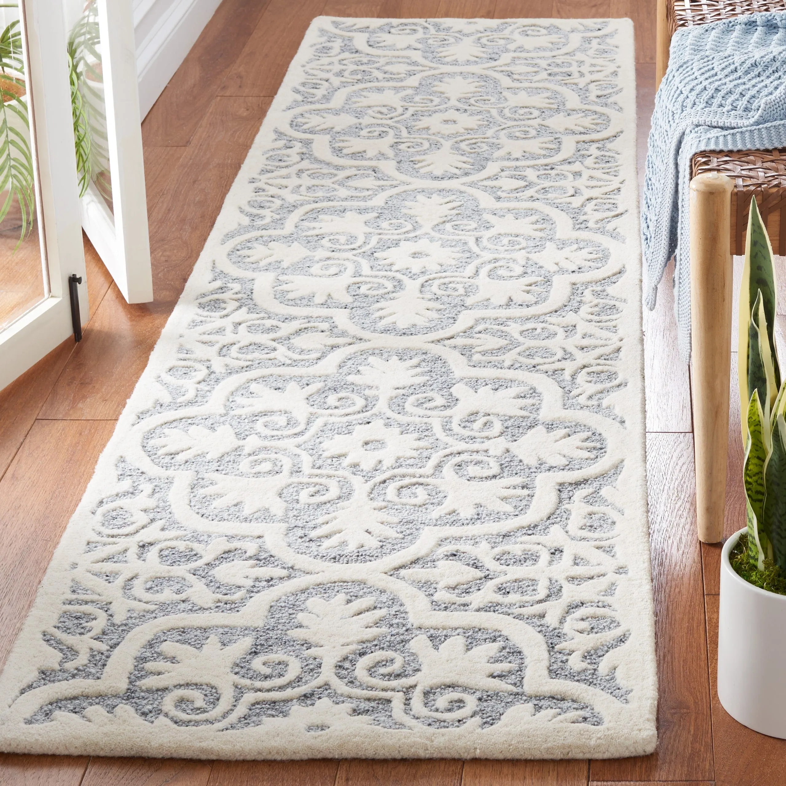 SAFAVIEH Handmade Metro Raphy French Country Wool Rug
