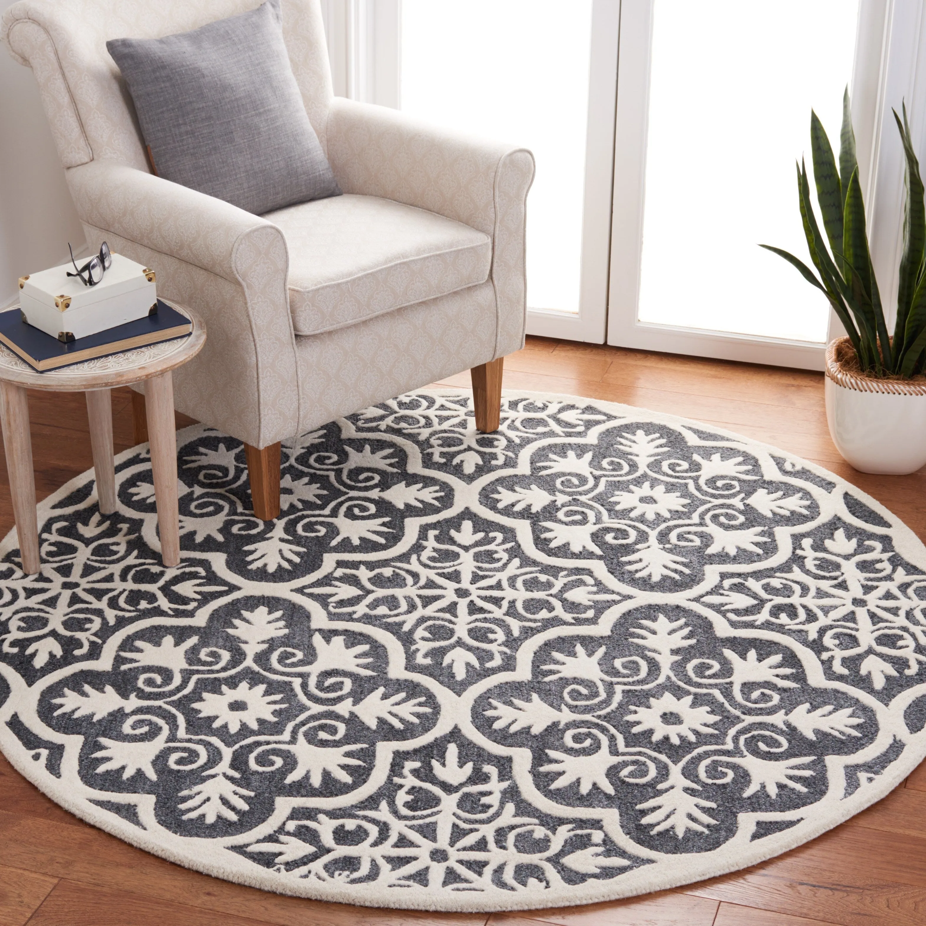 SAFAVIEH Handmade Metro Raphy French Country Wool Rug