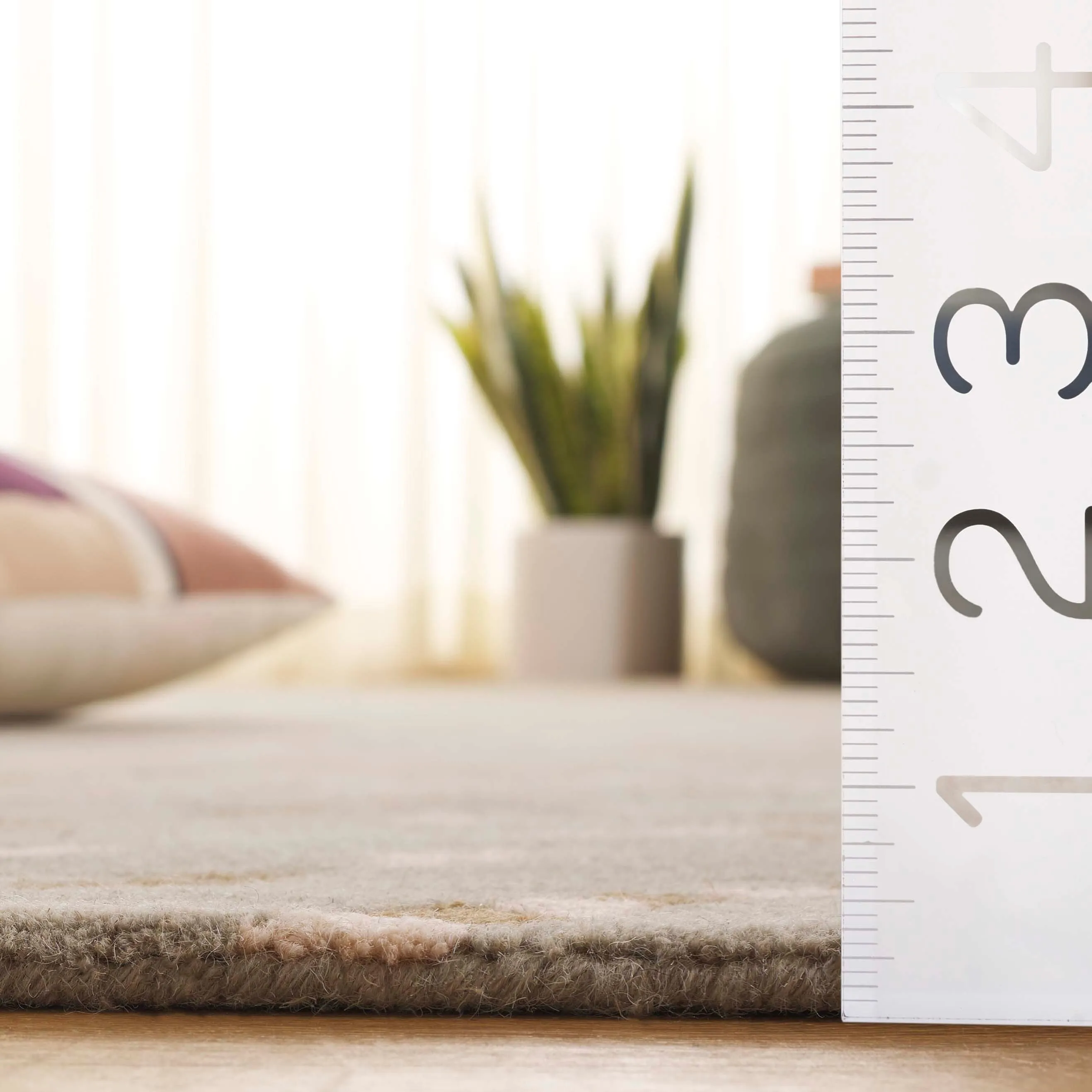 SAFAVIEH Handmade Metro Rhianwen Wool Rug